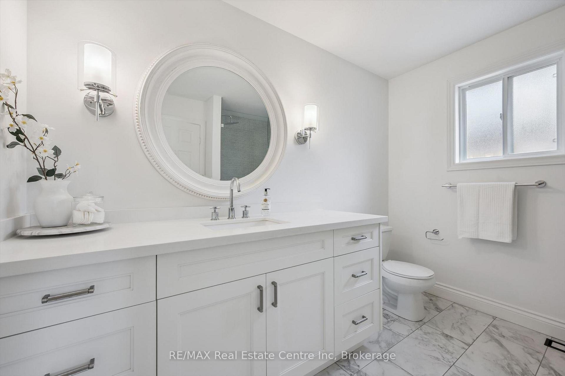 Photo 18 of 18 Keys Crescent, Guelph, Clairfields/Hanlon Business Park — HOMEH