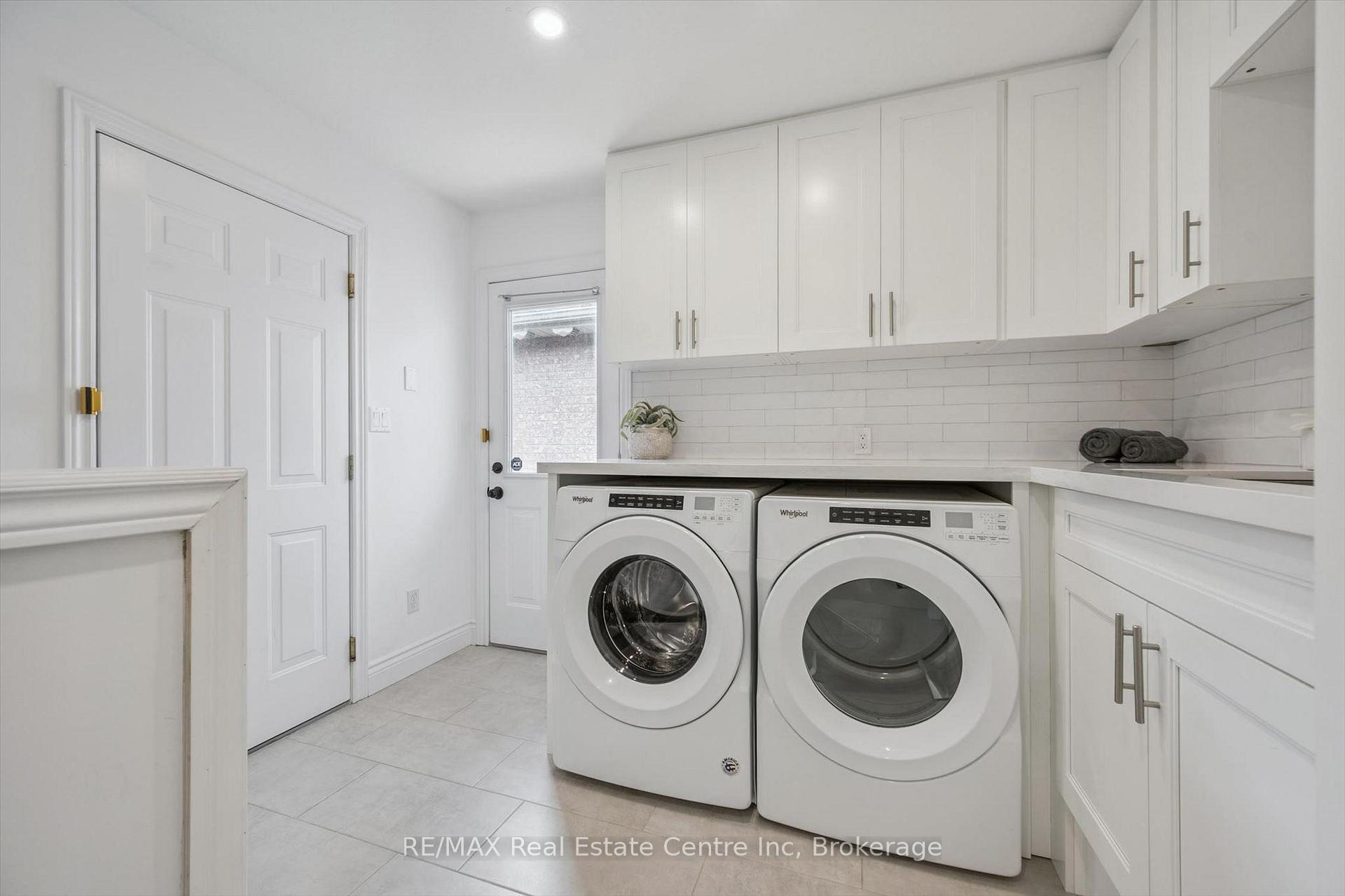 Photo 20 of 18 Keys Crescent, Guelph, Clairfields/Hanlon Business Park — HOMEH