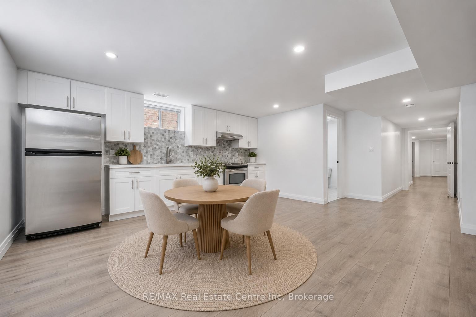 Photo 25 of 18 Keys Crescent, Guelph, Clairfields/Hanlon Business Park — HOMEH