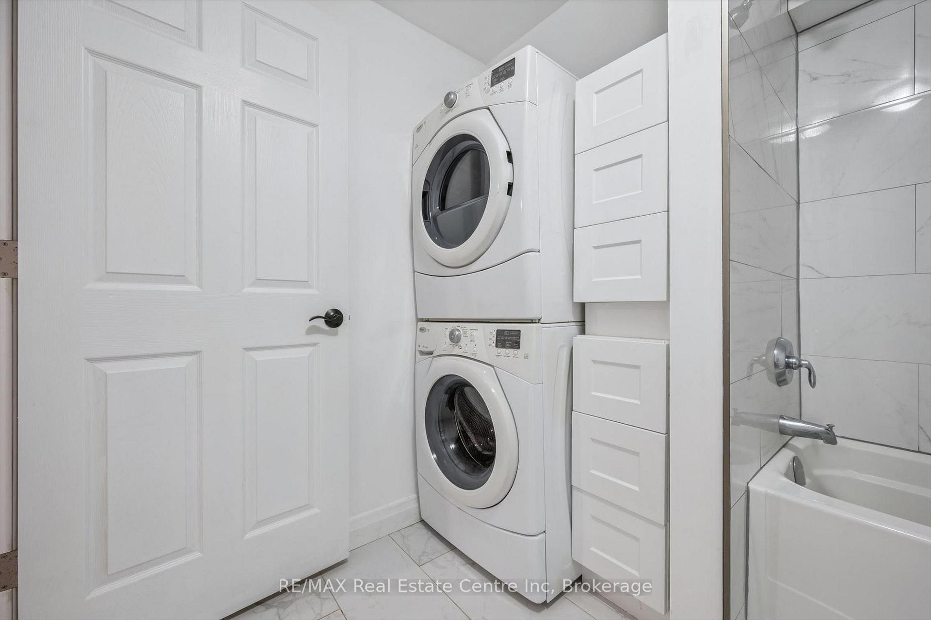 Photo 29 of 18 Keys Crescent, Guelph, Clairfields/Hanlon Business Park — HOMEH