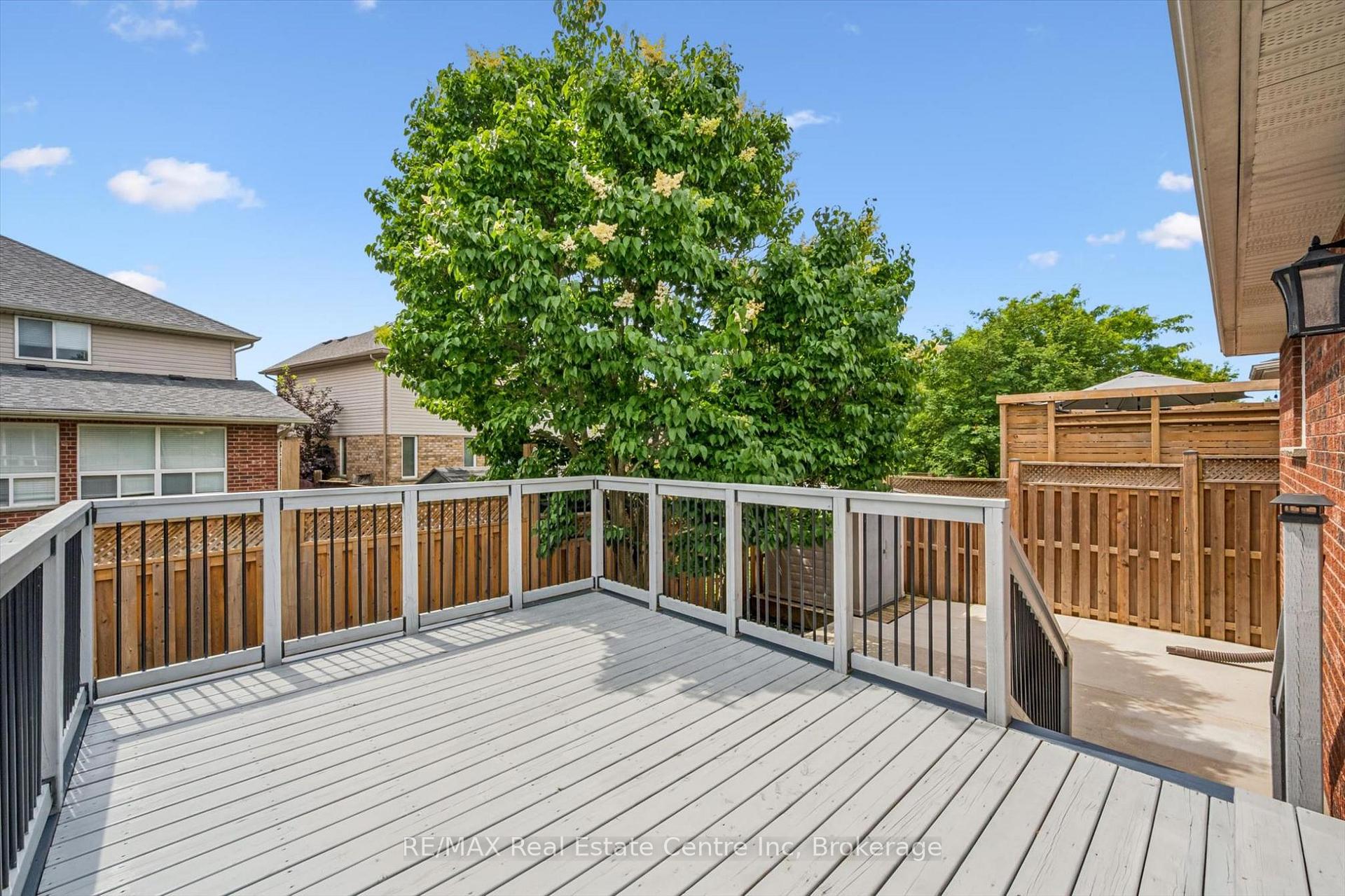 Photo 30 of 18 Keys Crescent, Guelph, Clairfields/Hanlon Business Park — HOMEH