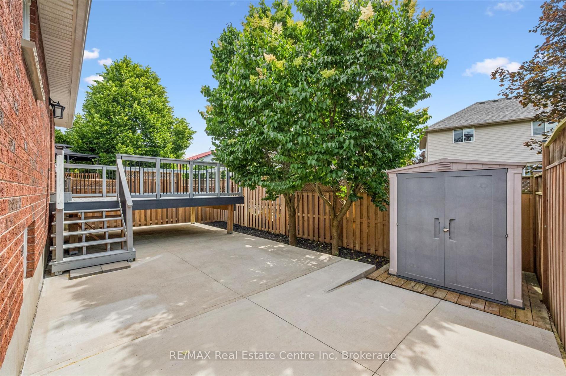 Photo 31 of 18 Keys Crescent, Guelph, Clairfields/Hanlon Business Park — HOMEH