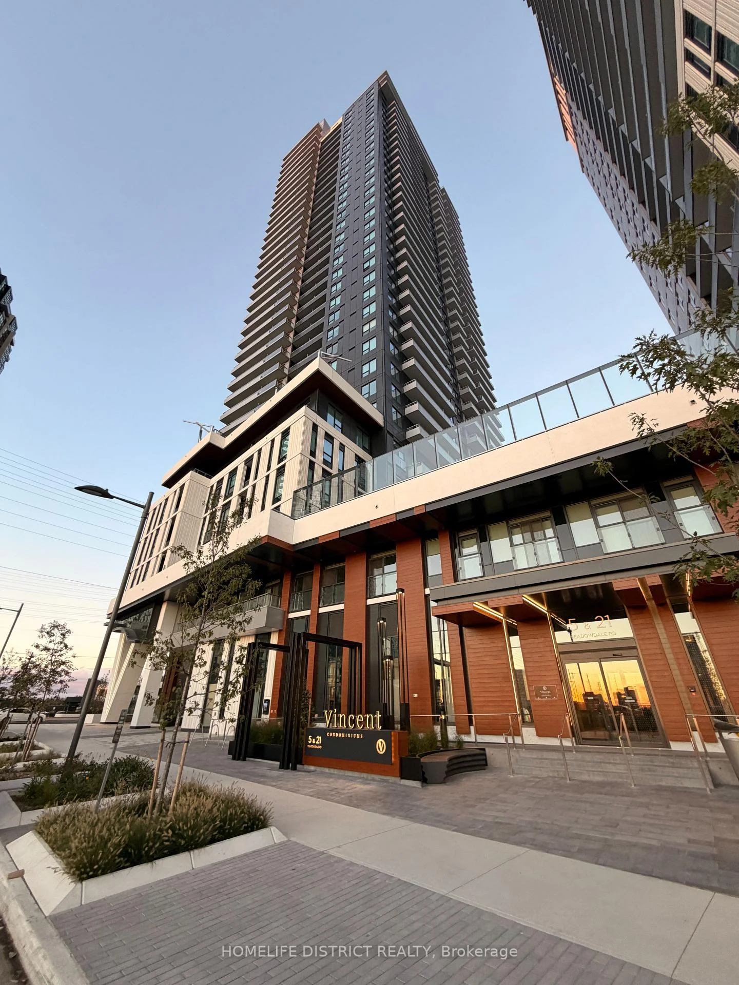 Photo 4 of Unit 515, 5 Meadowale Road E, Vaughan, Vaughan Corporate Centre — HOMEH