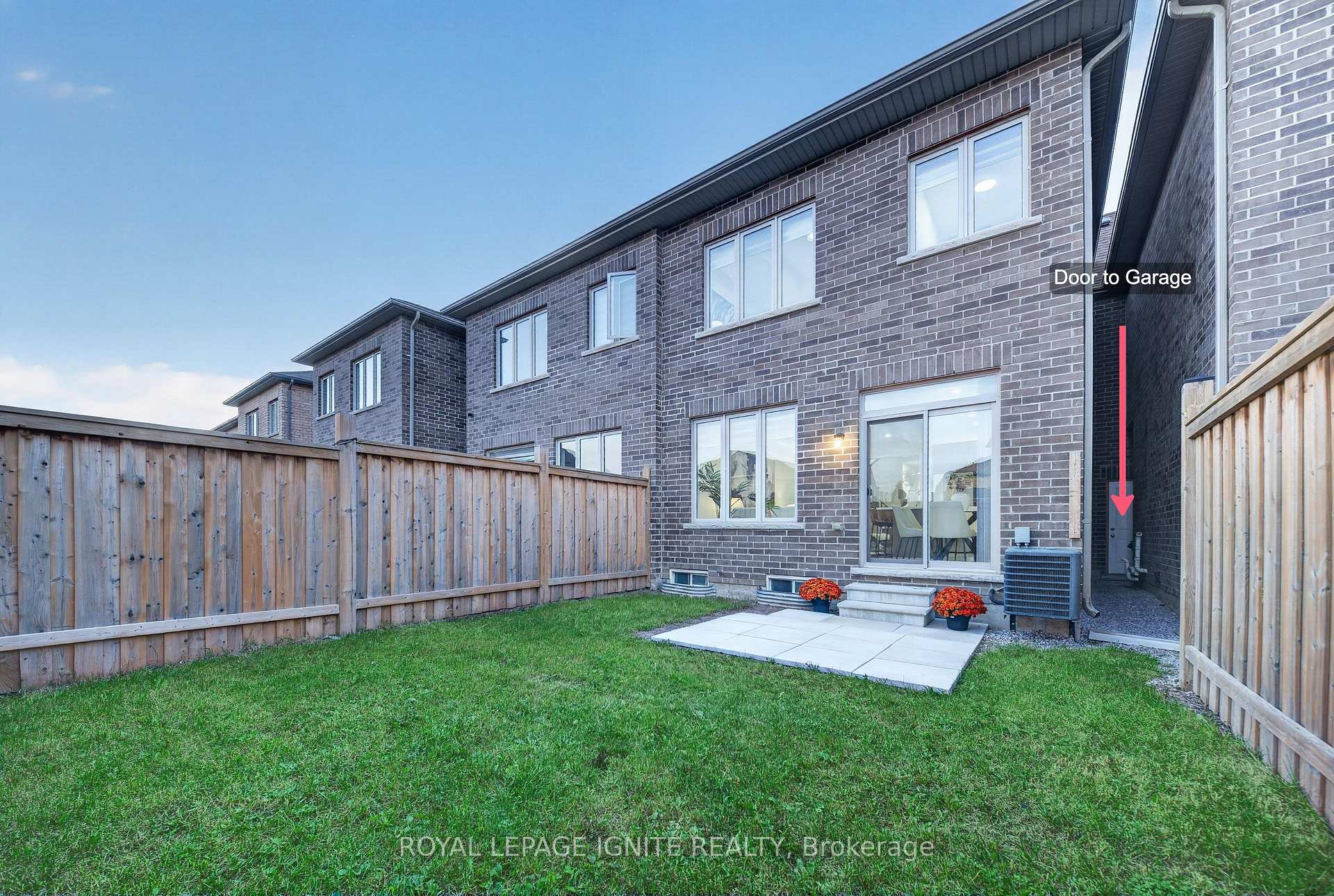 Photo 4 of 151 Adventura Road, Brampton, Northwest Brampton — HOMEH