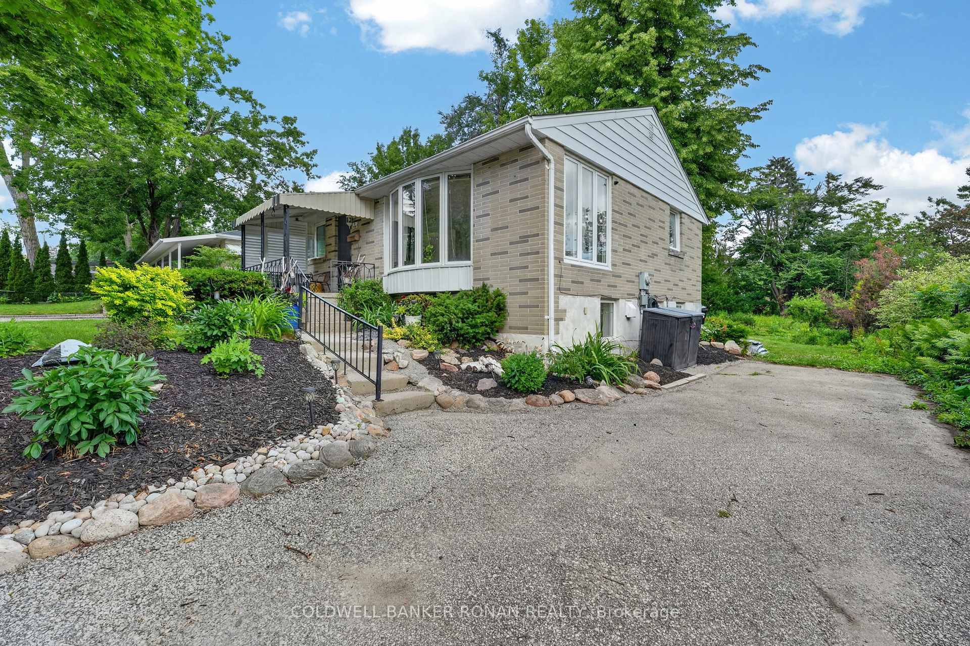 Photo 3 of 9 Vine Street, Barrie, Sunnidale — HOMEH
