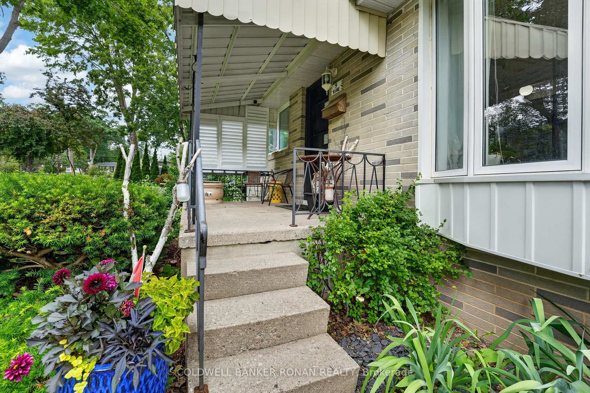 Photo 4 of 9 Vine Street, Barrie, Sunnidale — HOMEH