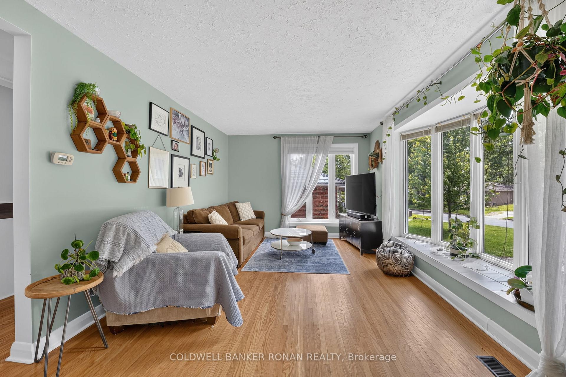 Photo 10 of 9 Vine Street, Barrie, Sunnidale — HOMEH