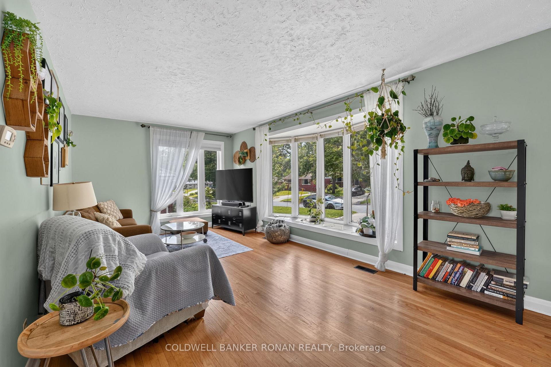 Photo 11 of 9 Vine Street, Barrie, Sunnidale — HOMEH