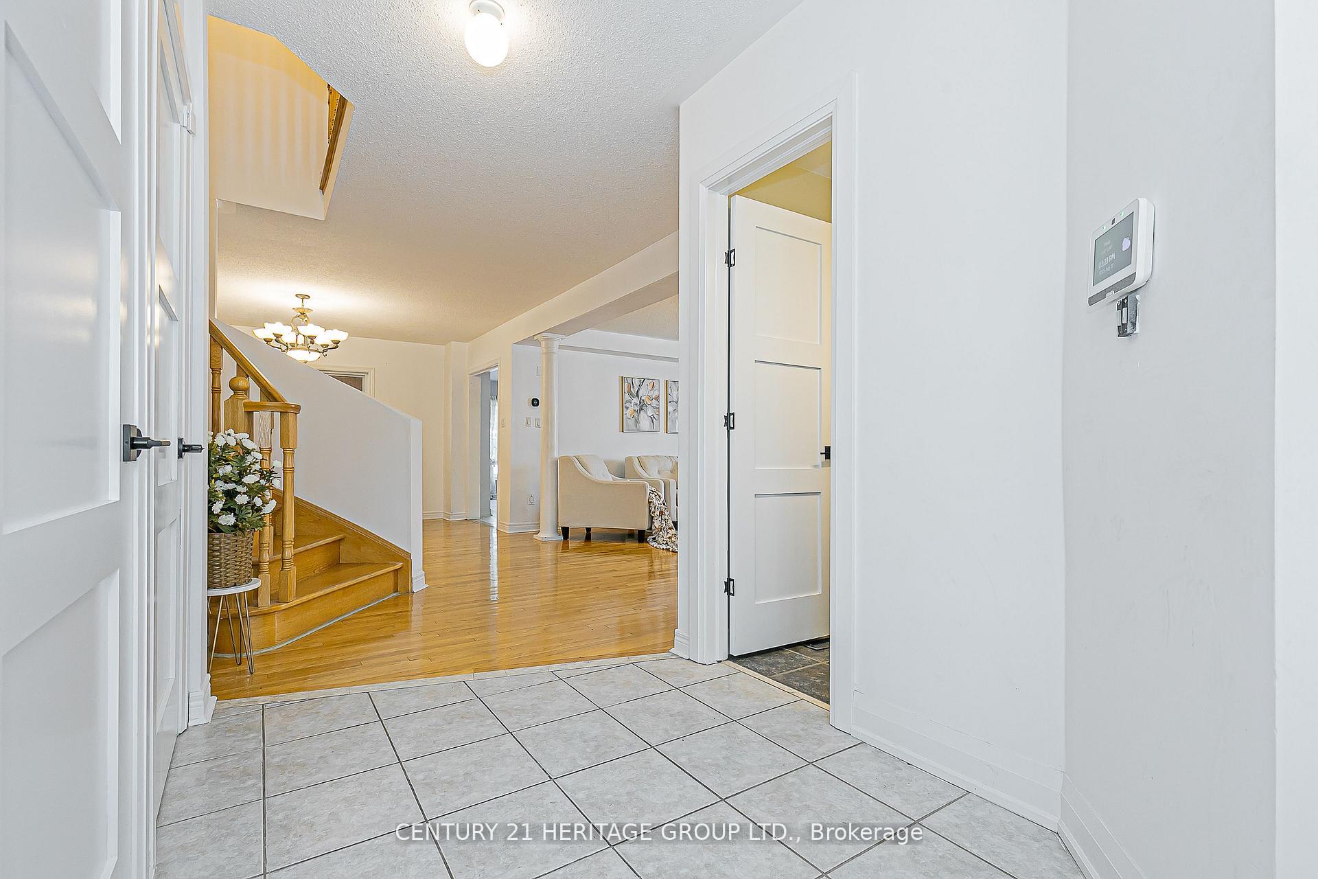 Photo 2 of 29 Eminence Road, Vaughan, Patterson — HOMEH