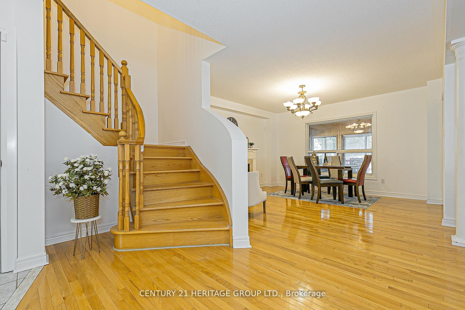 Photo 3 of 29 Eminence Road, Vaughan, Patterson — HOMEH