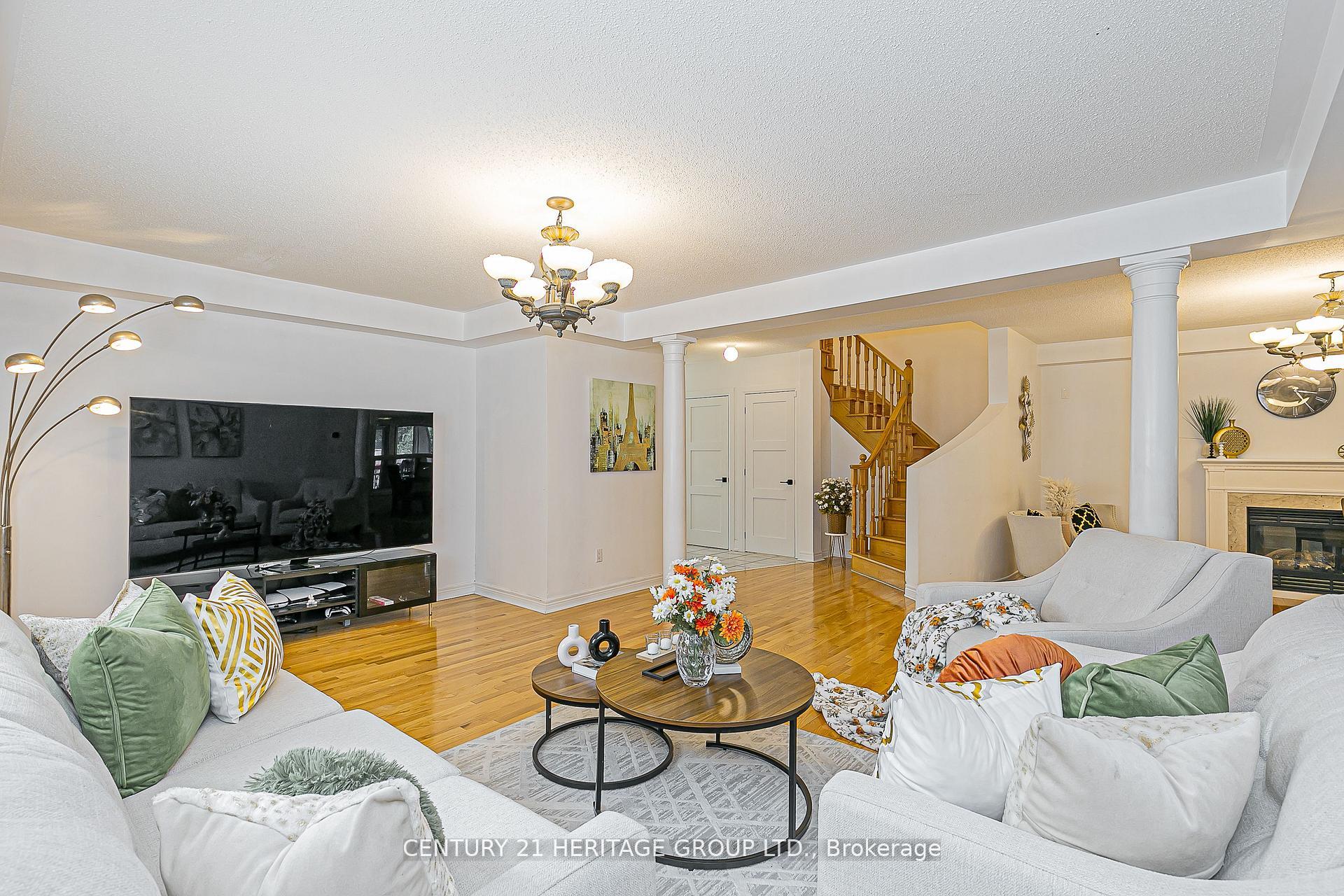 Photo 5 of 29 Eminence Road, Vaughan, Patterson — HOMEH