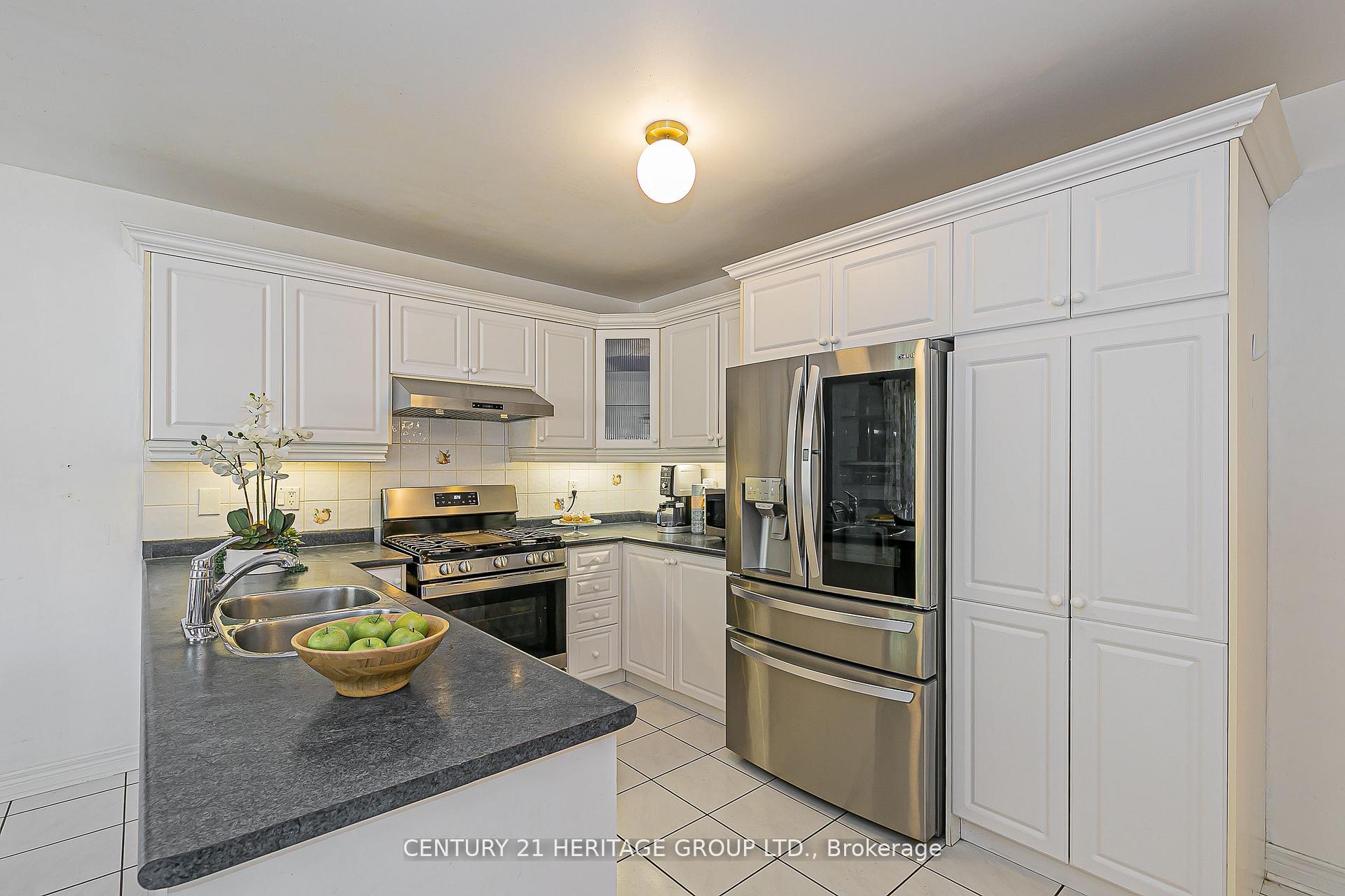 Photo 10 of 29 Eminence Road, Vaughan, Patterson — HOMEH