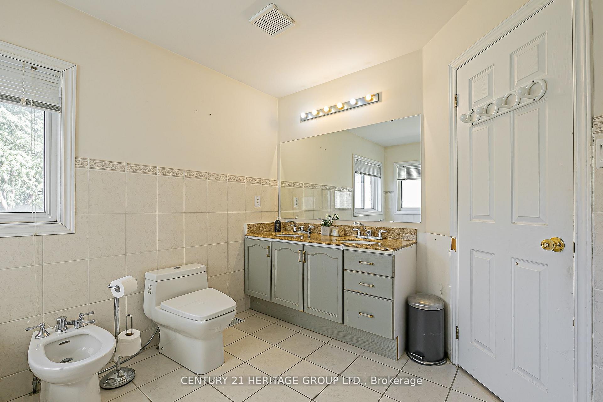 Photo 20 of 29 Eminence Road, Vaughan, Patterson — HOMEH