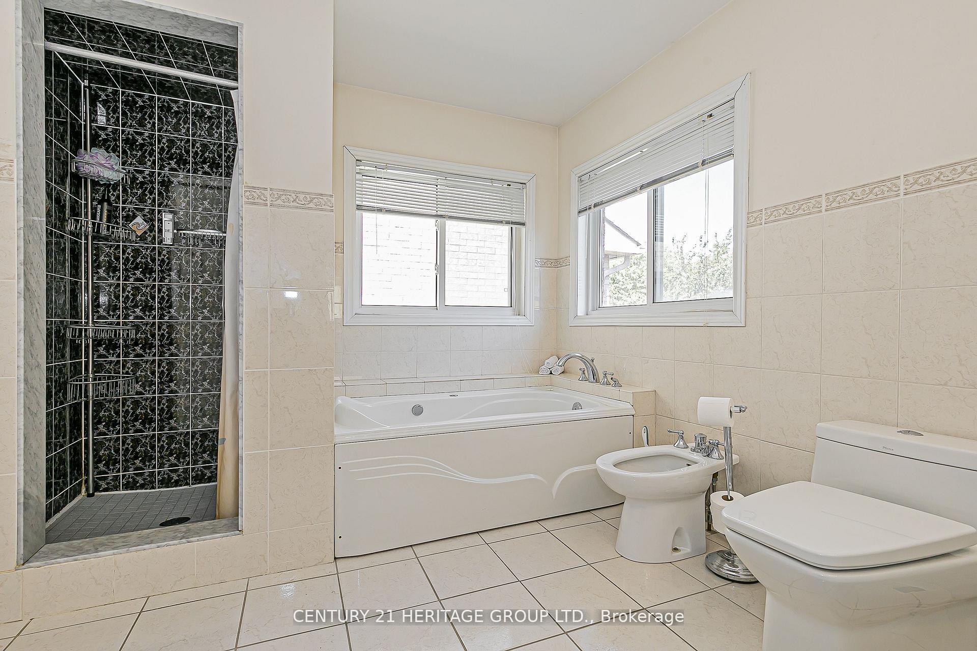 Photo 21 of 29 Eminence Road, Vaughan, Patterson — HOMEH