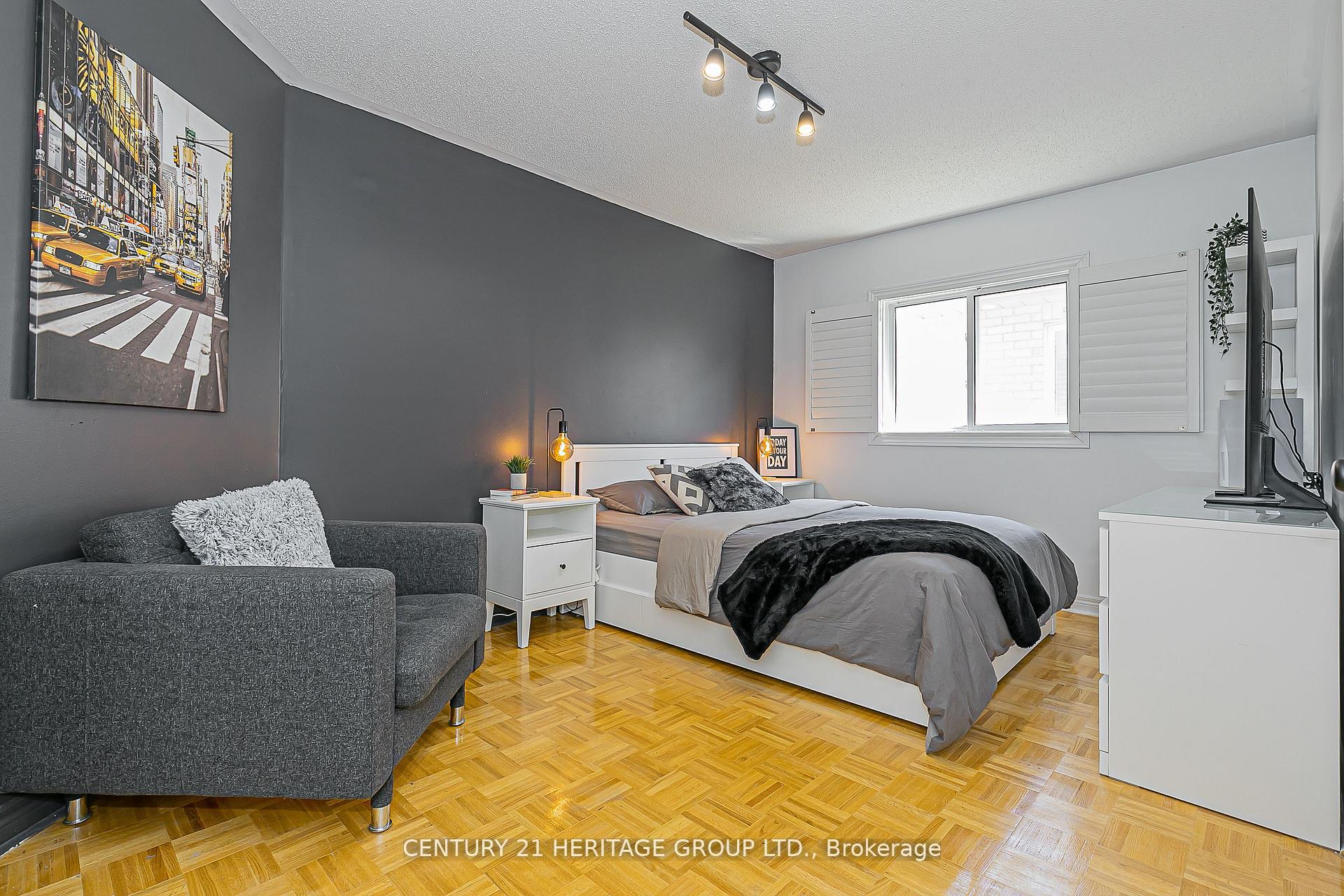 Photo 22 of 29 Eminence Road, Vaughan, Patterson — HOMEH