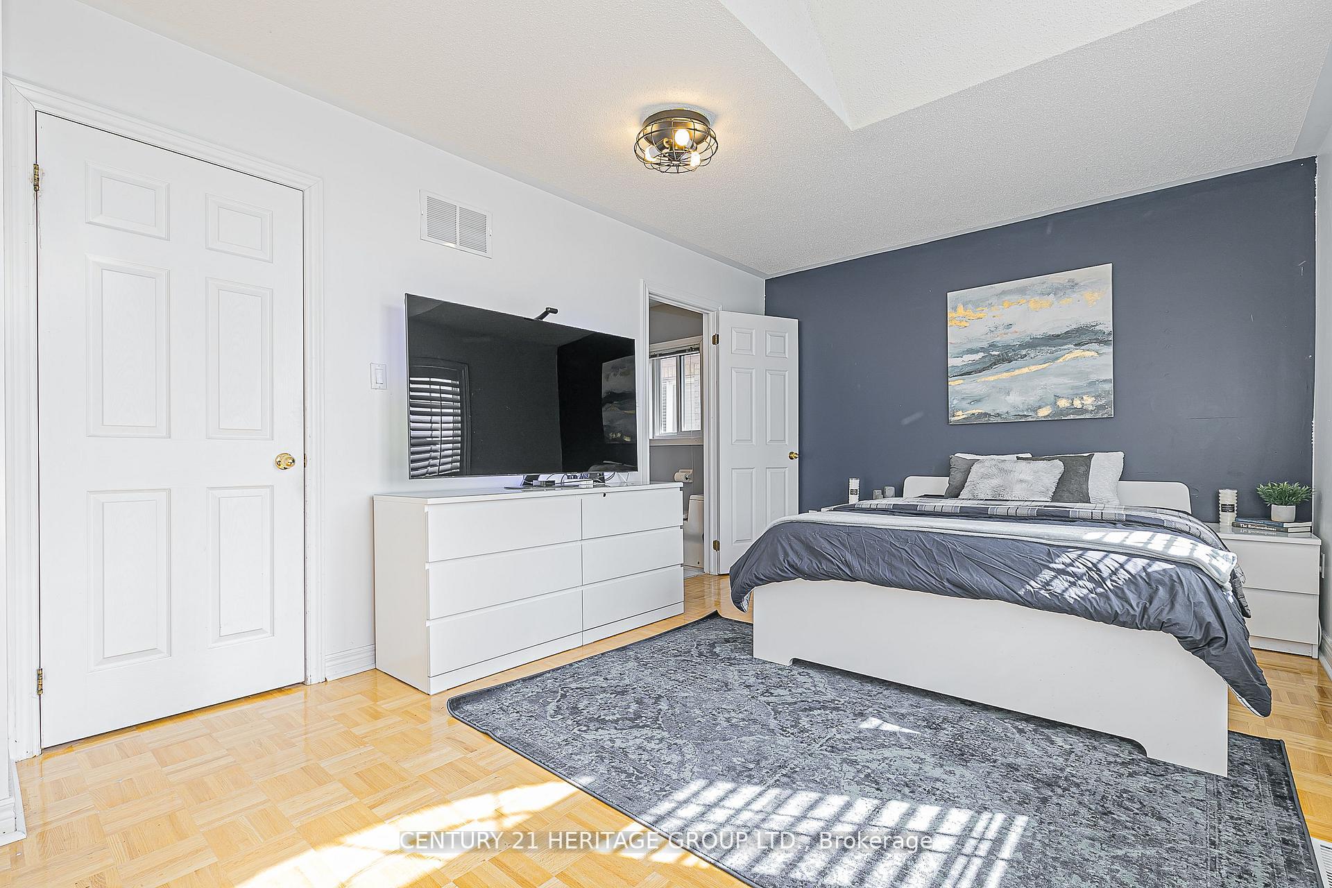 Photo 23 of 29 Eminence Road, Vaughan, Patterson — HOMEH