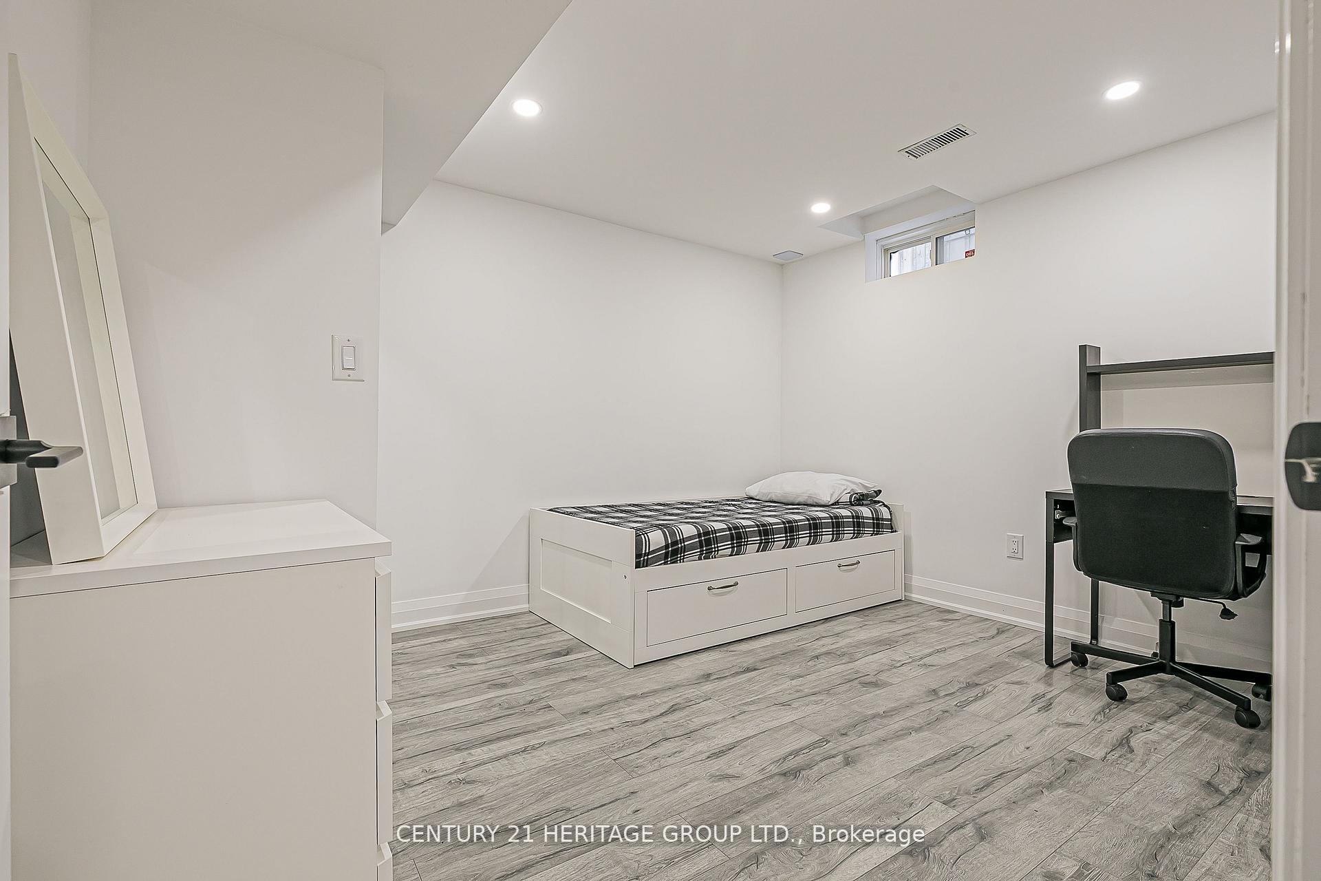 Photo 32 of 29 Eminence Road, Vaughan, Patterson — HOMEH