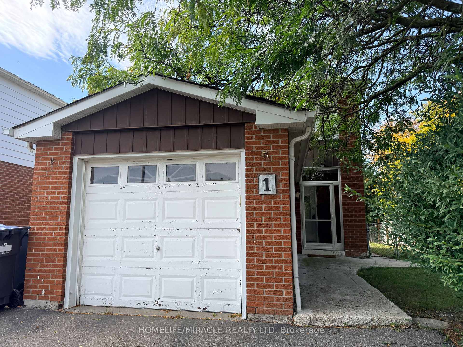 Photo 2 of 1 Hudson Drive, Brampton, Fletcher's West — HOMEH