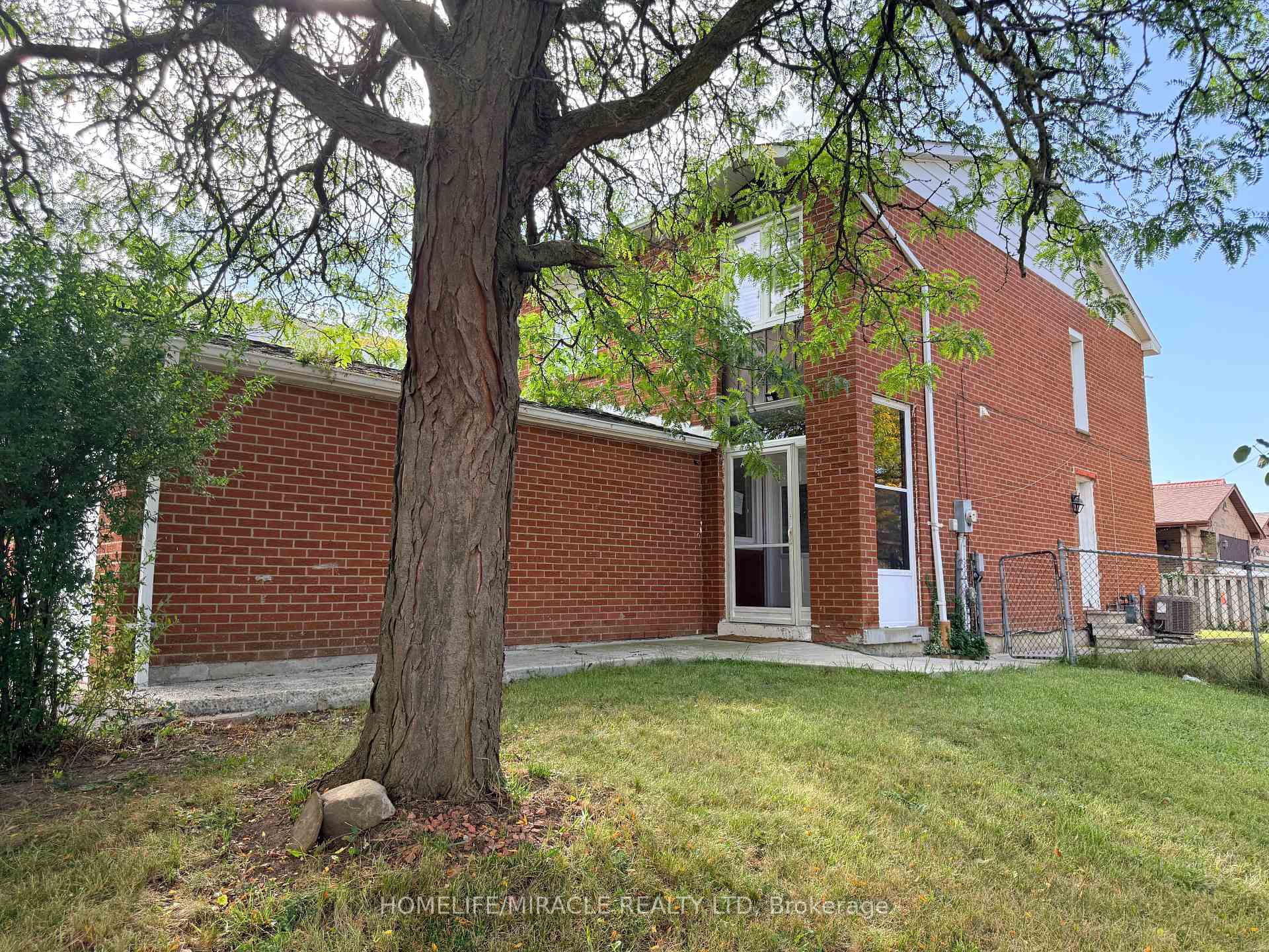 Photo 3 of 1 Hudson Drive, Brampton, Fletcher's West — HOMEH