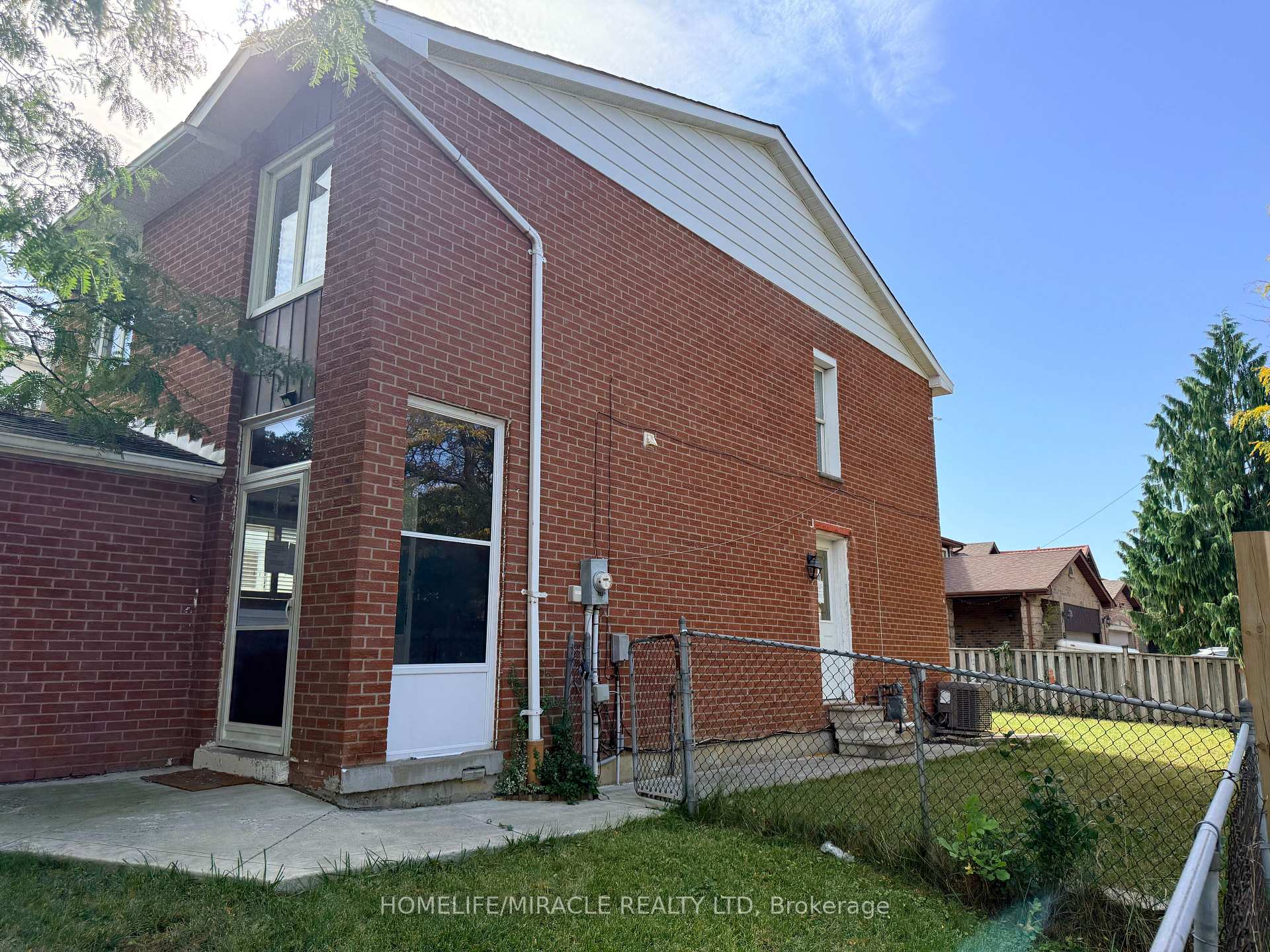 Photo 4 of 1 Hudson Drive, Brampton, Fletcher's West — HOMEH