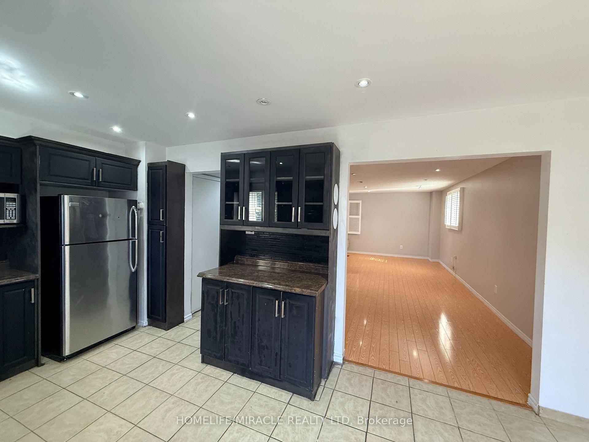 Photo 10 of 1 Hudson Drive, Brampton, Fletcher's West — HOMEH