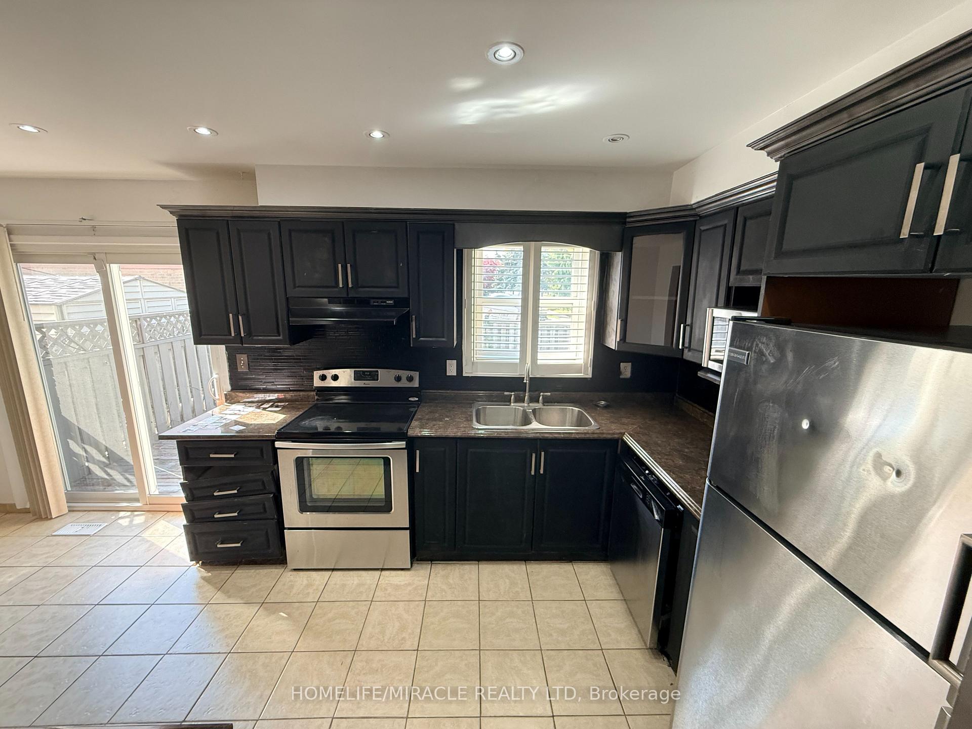 Photo 11 of 1 Hudson Drive, Brampton, Fletcher's West — HOMEH