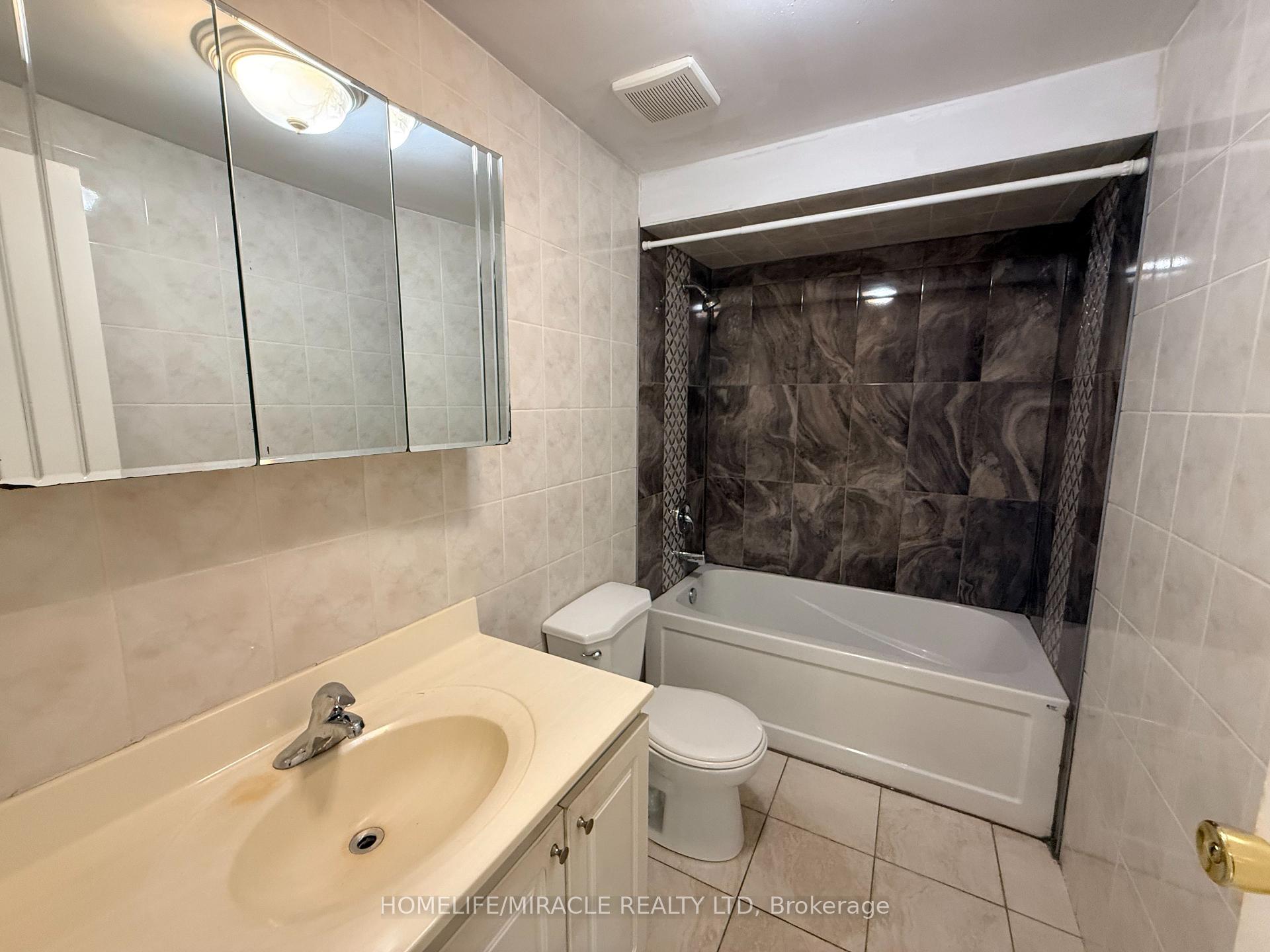 Photo 17 of 1 Hudson Drive, Brampton, Fletcher's West — HOMEH