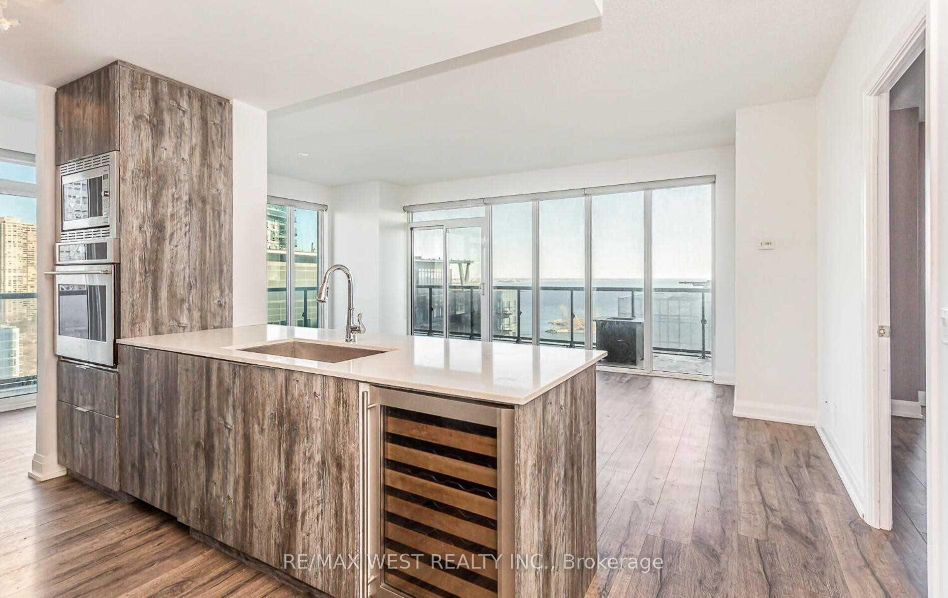 Photo 10 of Unit 1901, 56 Annie Craig Drive, Etobicoke, Mimico — HOMEH