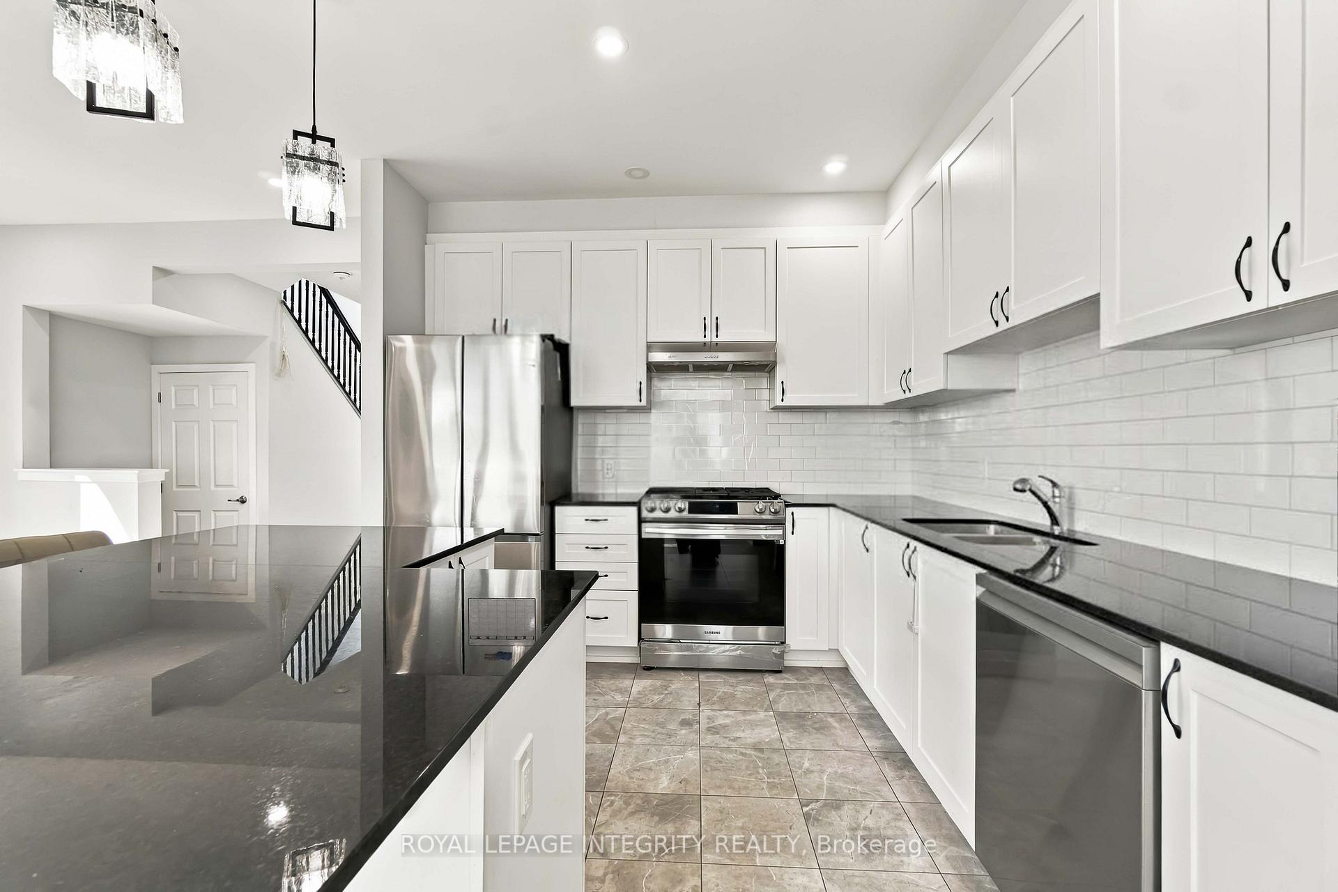 Photo 11 of 670 Quilter Row, Ottawa, Goulbourn Twp From Franktown Rd/South To Rideau — HOMEH