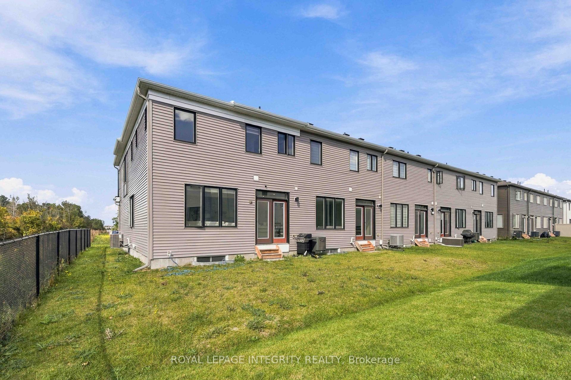 Photo 28 of 670 Quilter Row, Ottawa, Goulbourn Twp From Franktown Rd/South To Rideau — HOMEH