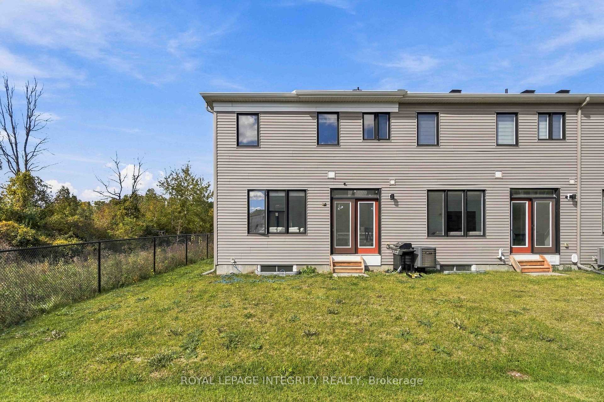 Photo 29 of 670 Quilter Row, Ottawa, Goulbourn Twp From Franktown Rd/South To Rideau — HOMEH