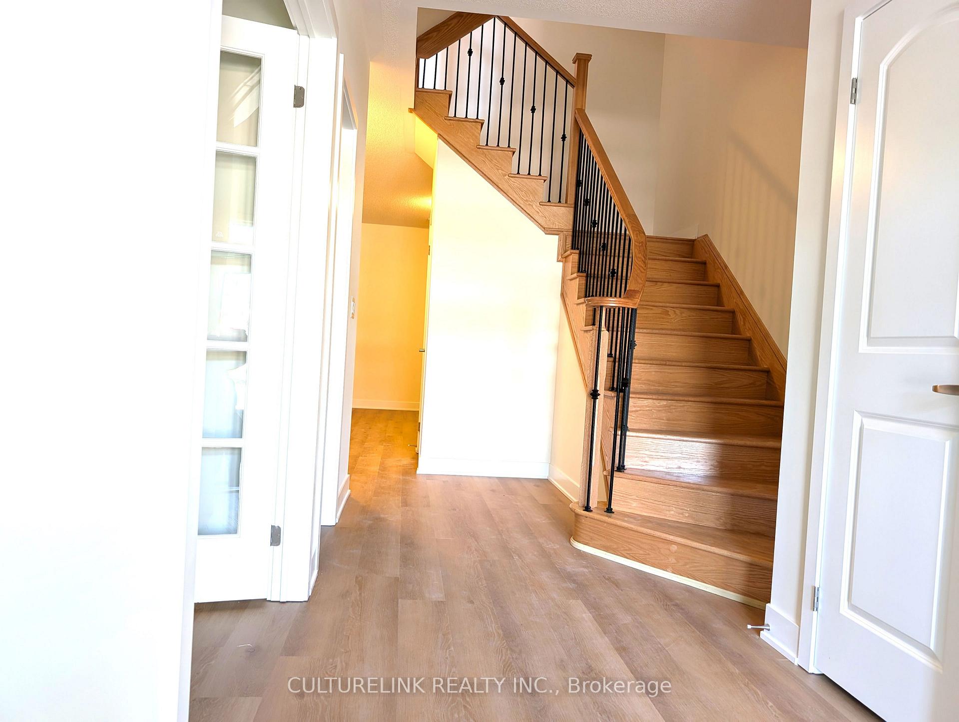 Photo 3 of 47 Mumbai Drive, Markham, Middlefield — HOMEH