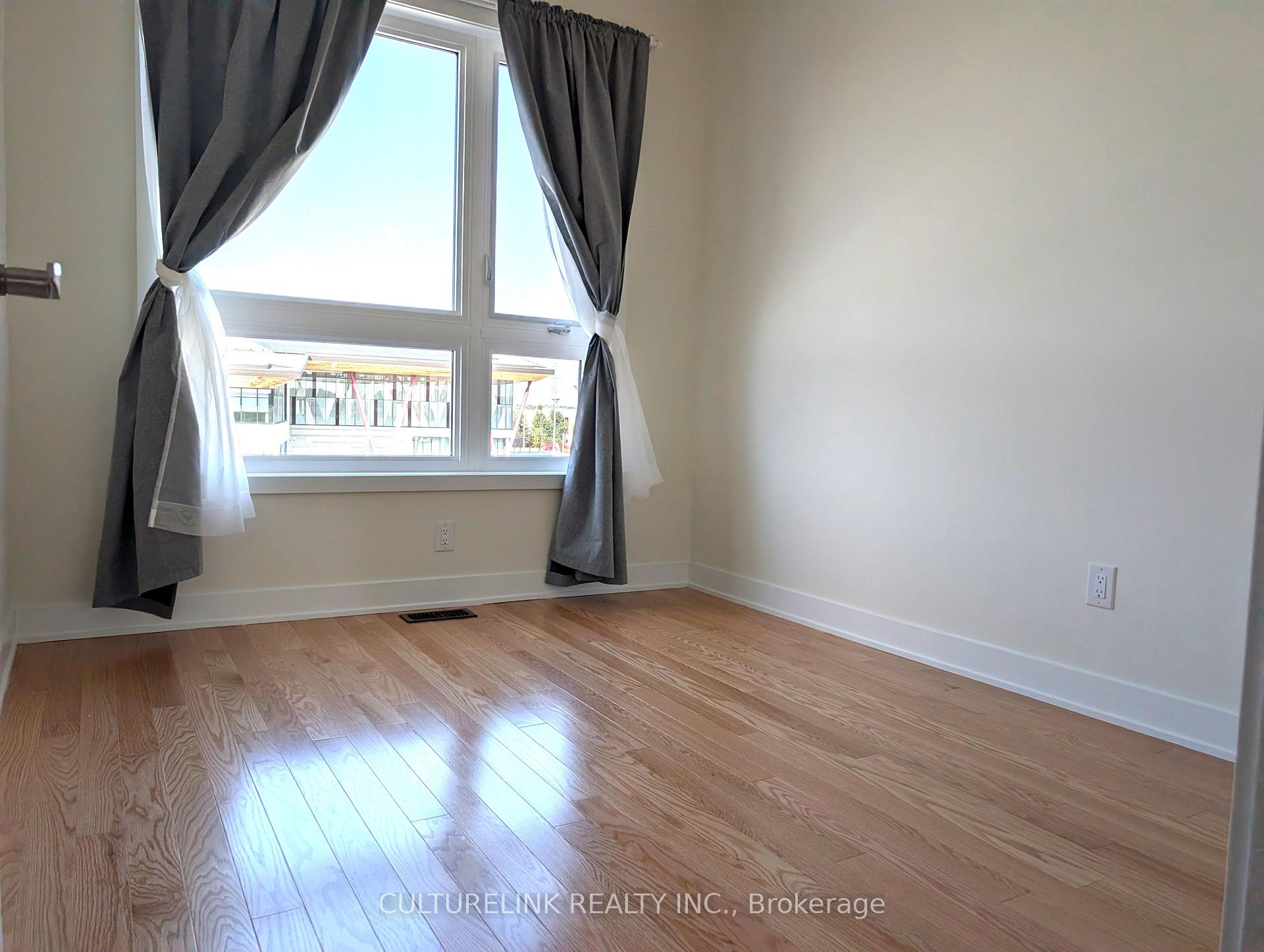 Photo 6 of 47 Mumbai Drive, Markham, Middlefield — HOMEH