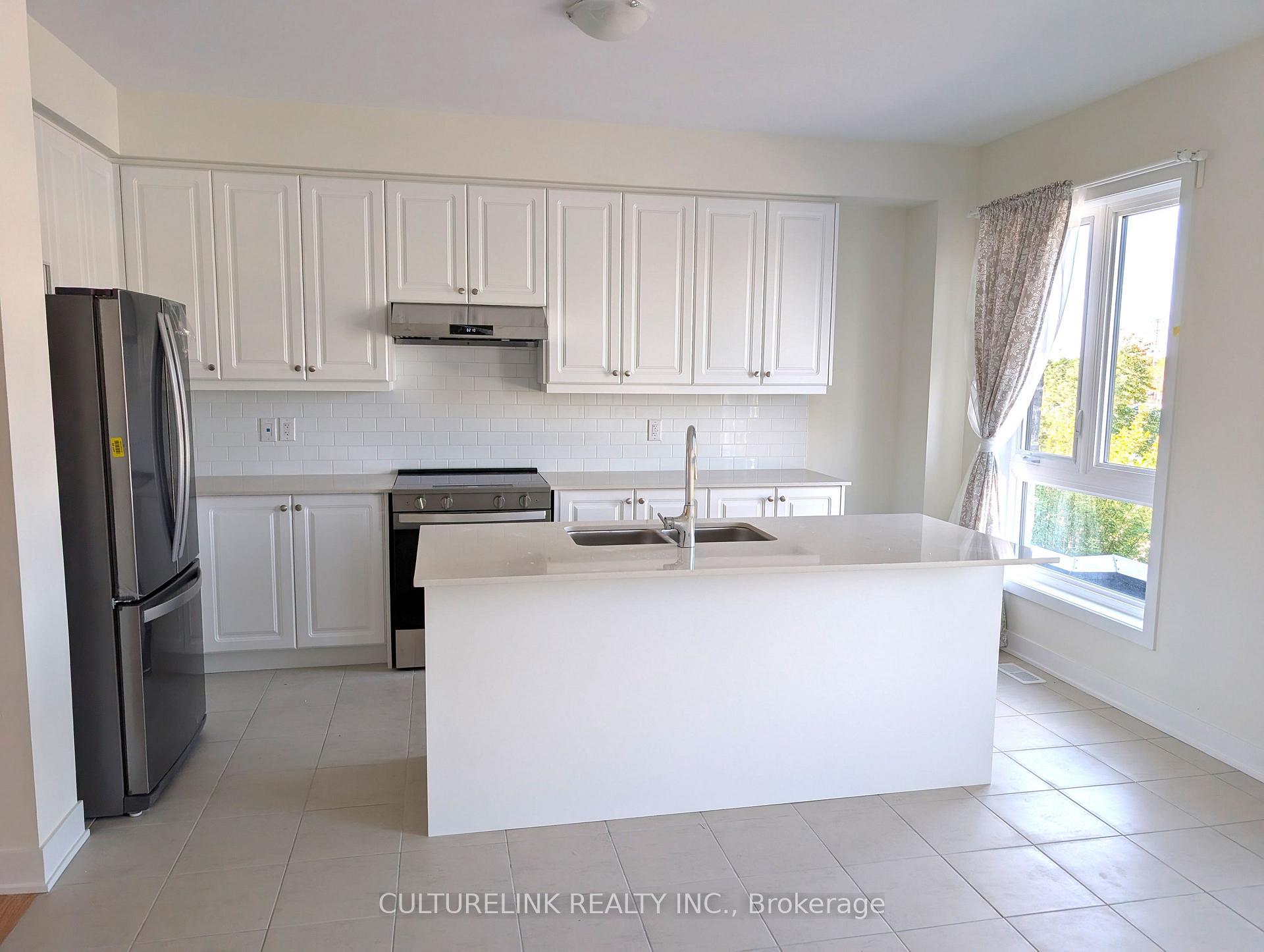 Photo 8 of 47 Mumbai Drive, Markham, Middlefield — HOMEH