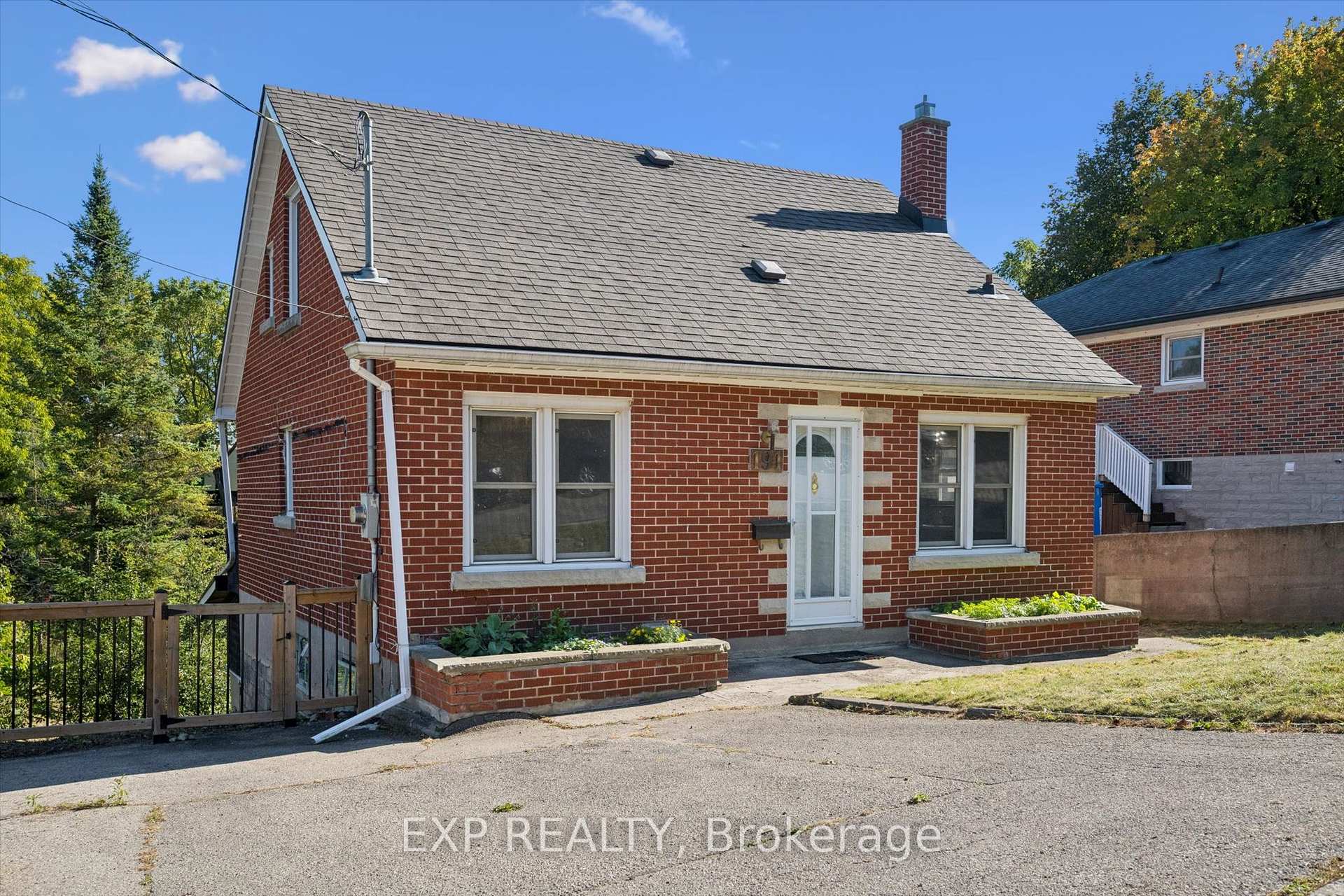 Photo 2 of 191 Grove Street, Guelph, St. George's — HOMEH