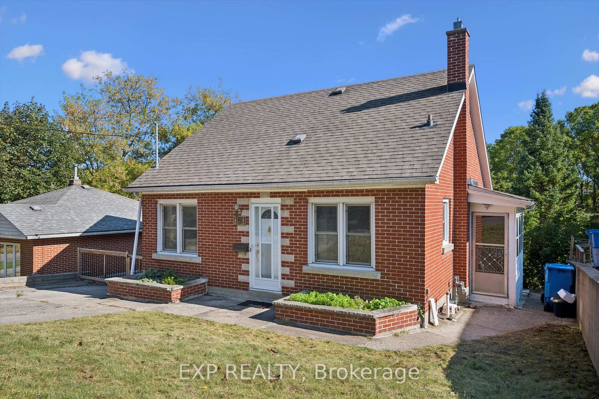 Photo 3 of 191 Grove Street, Guelph, St. George's — HOMEH
