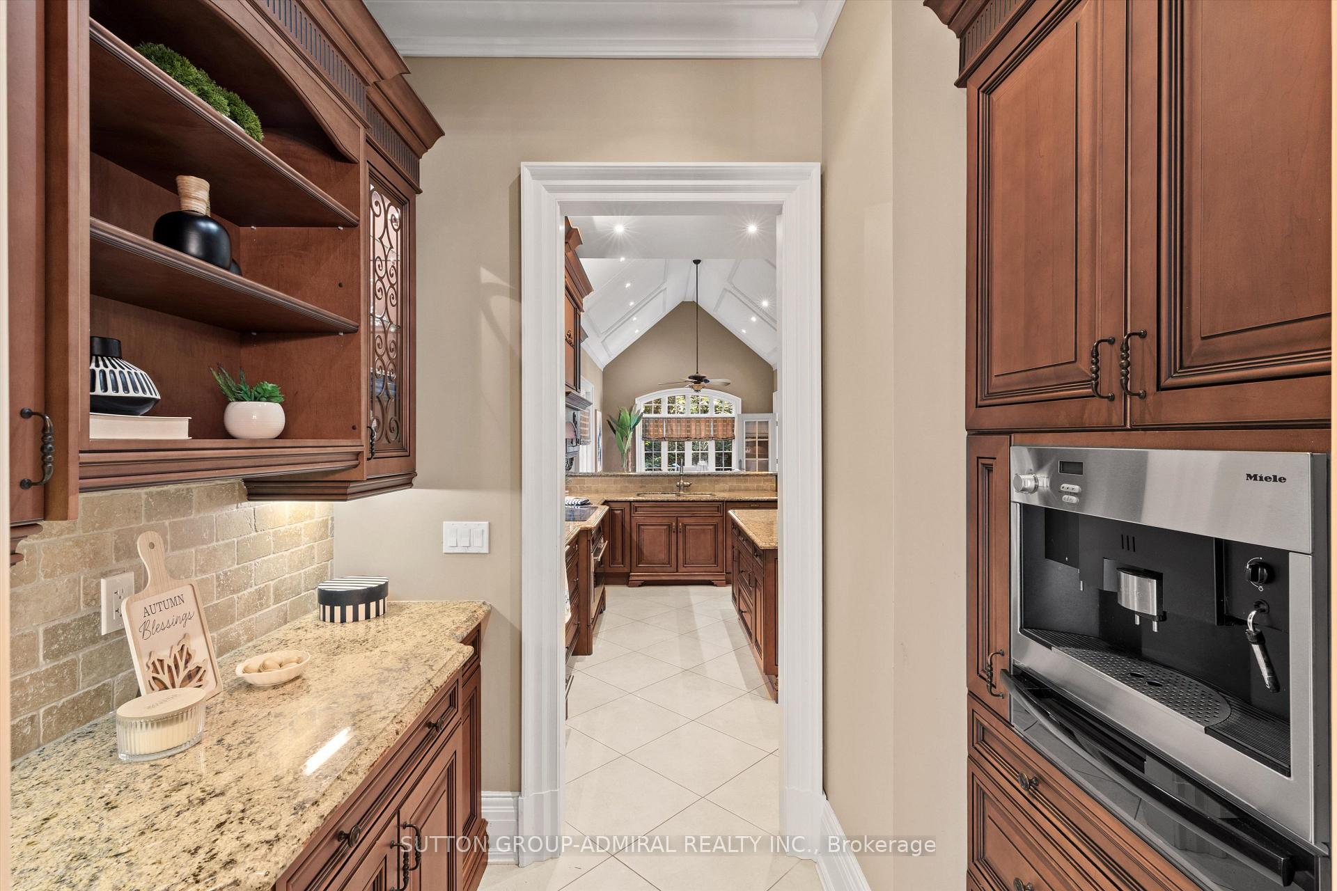 Photo 5 of 155 Cooks Mill Crescent, Vaughan, Patterson — HOMEH