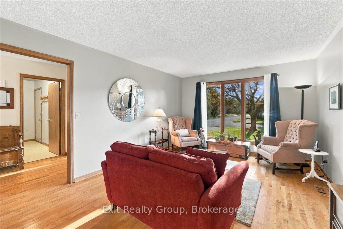 Photo 8 of 27 Dungannon Drive, Belleville, Belleville Ward — HOMEH