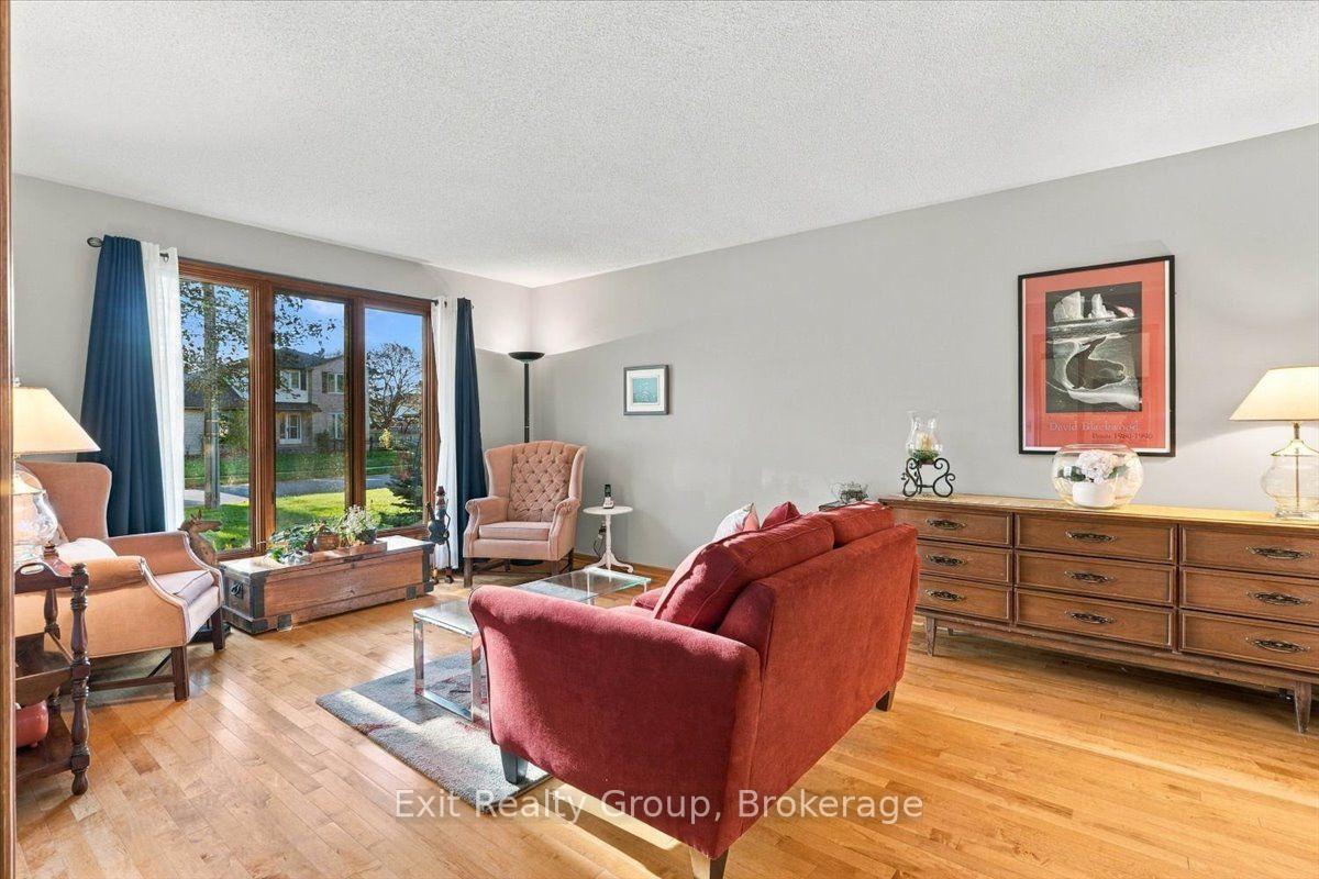 Photo 9 of 27 Dungannon Drive, Belleville, Belleville Ward — HOMEH