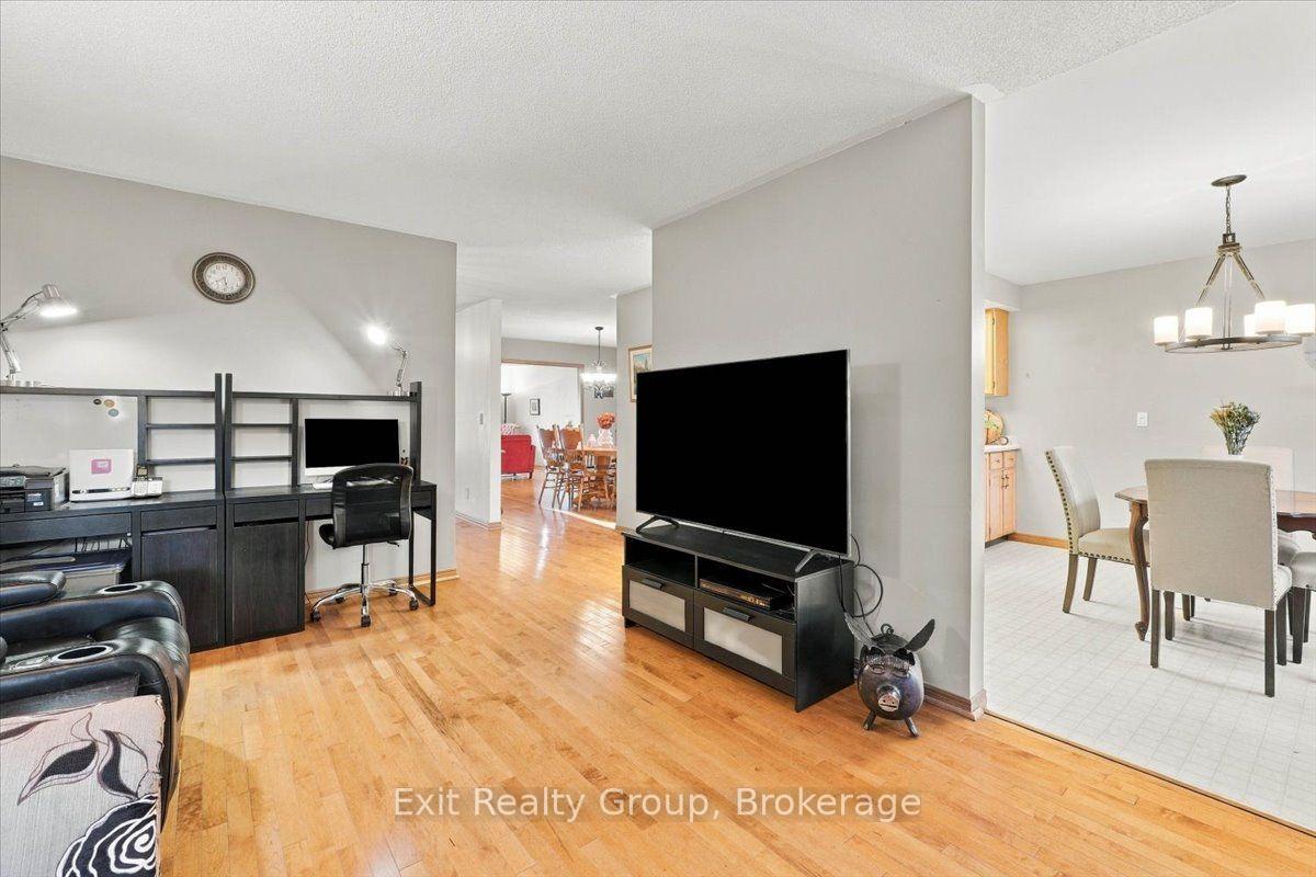 Photo 12 of 27 Dungannon Drive, Belleville, Belleville Ward — HOMEH