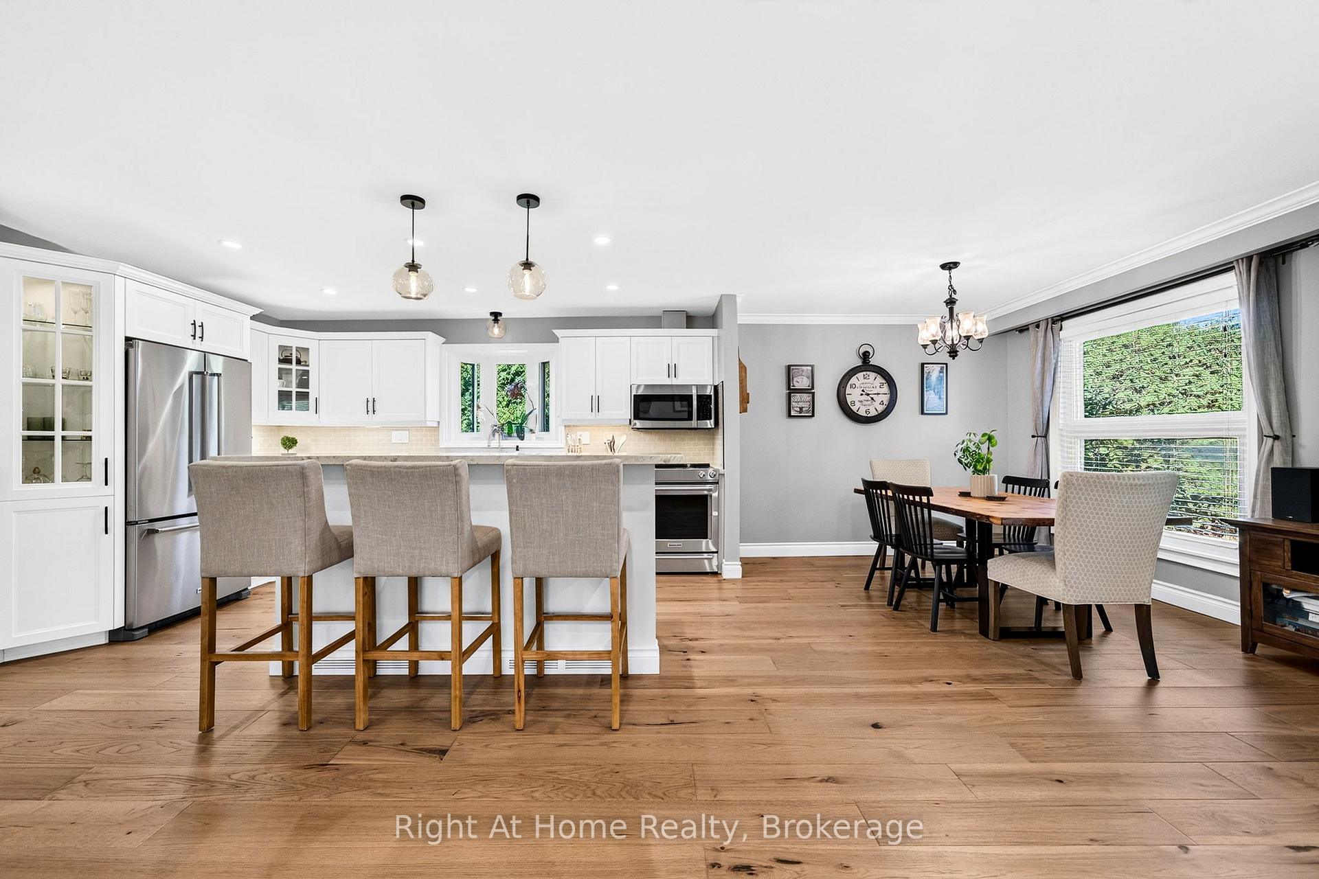 Photo 5 of 23 Laurendale Avenue, Hamilton, Waterdown — HOMEH
