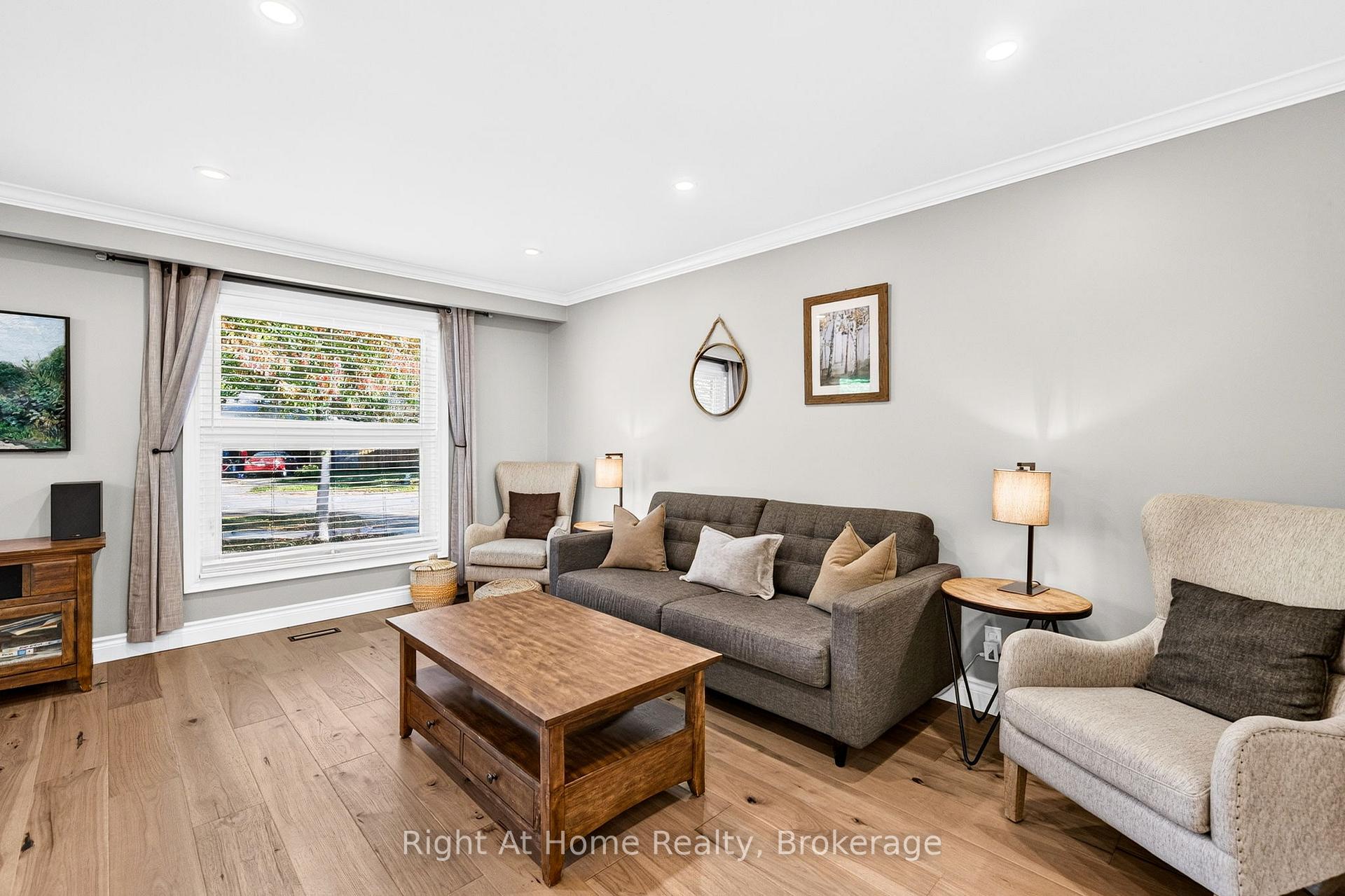 Photo 6 of 23 Laurendale Avenue, Hamilton, Waterdown — HOMEH