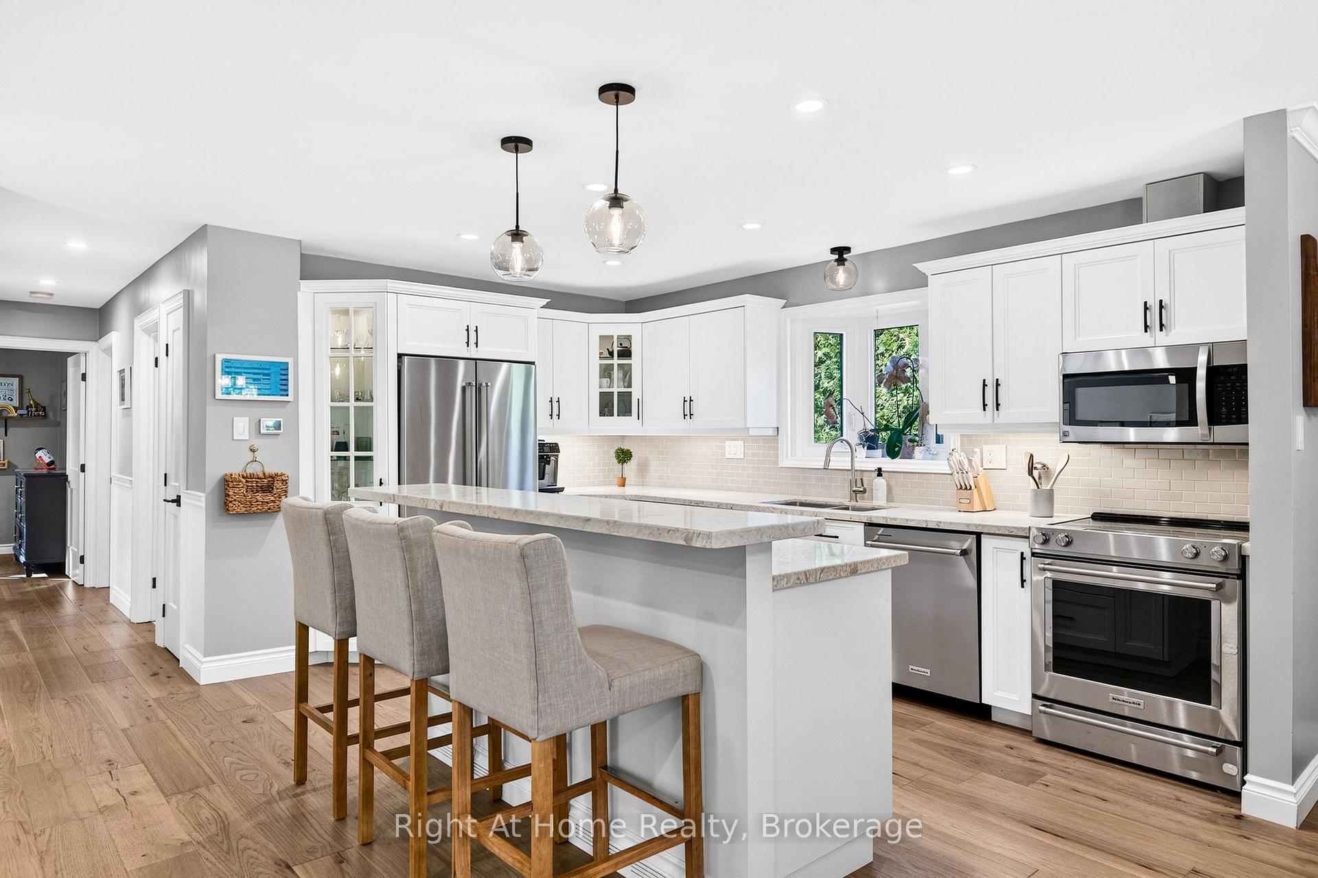 Photo 7 of 23 Laurendale Avenue, Hamilton, Waterdown — HOMEH