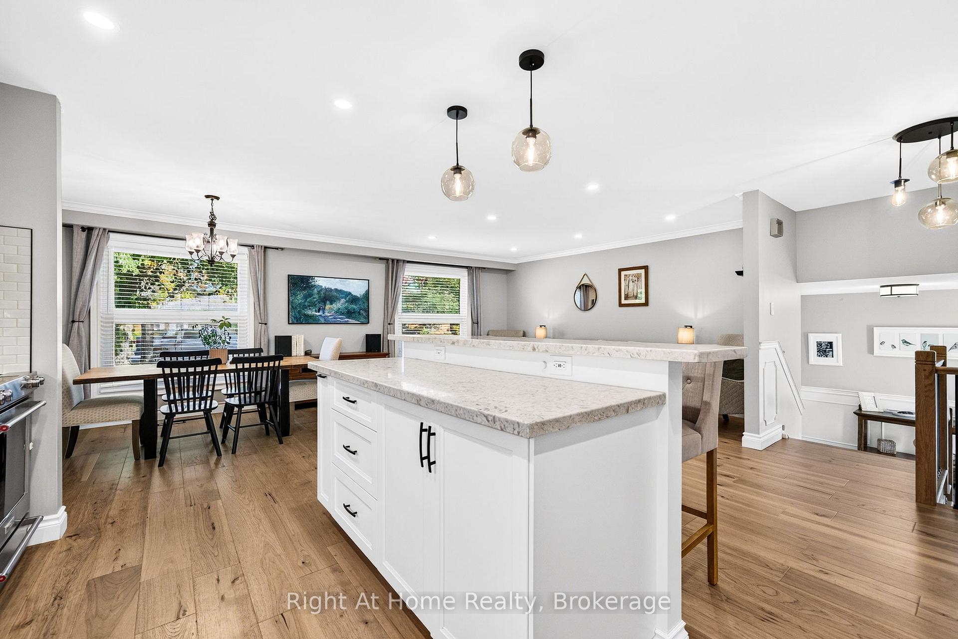 Photo 9 of 23 Laurendale Avenue, Hamilton, Waterdown — HOMEH