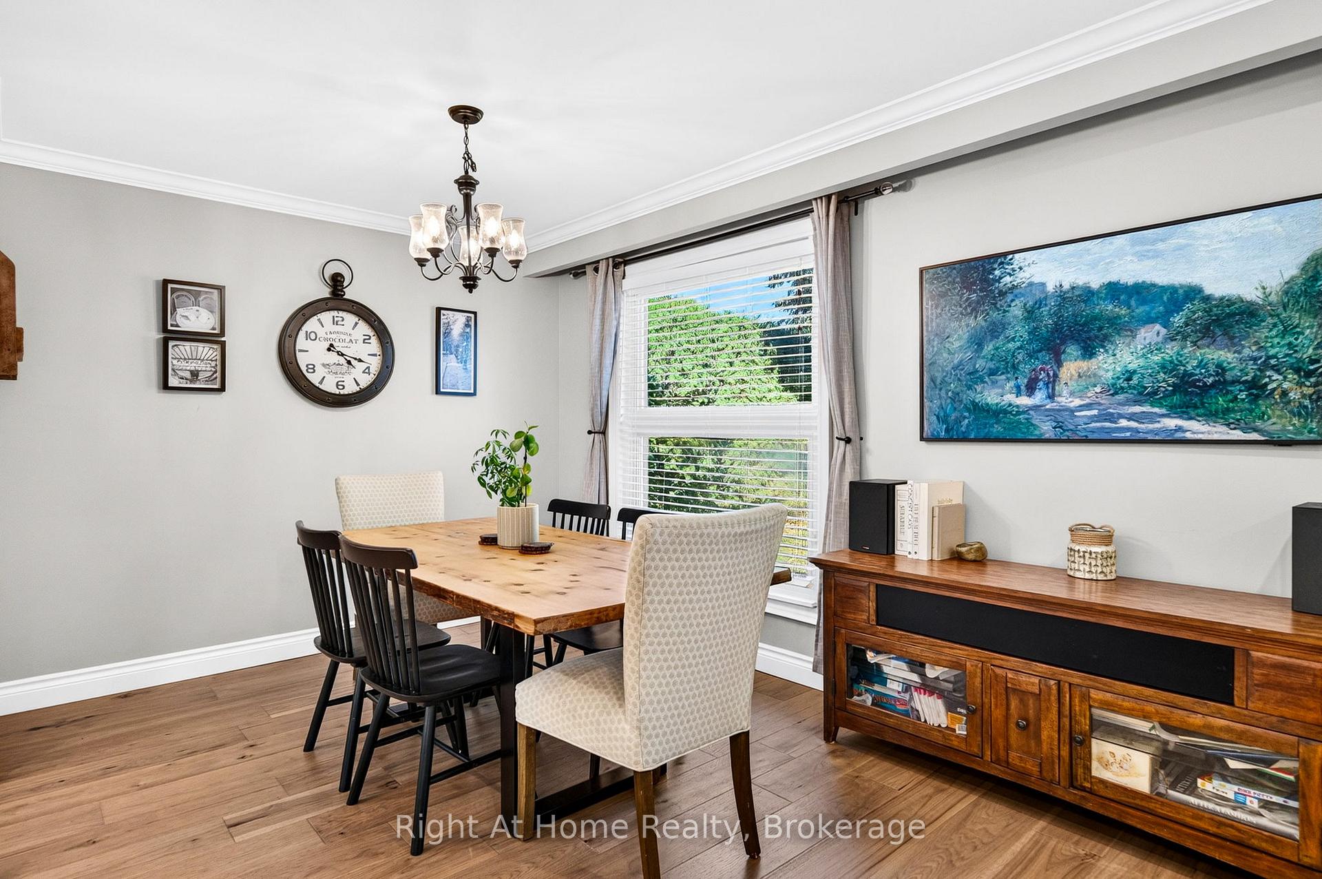 Photo 10 of 23 Laurendale Avenue, Hamilton, Waterdown — HOMEH