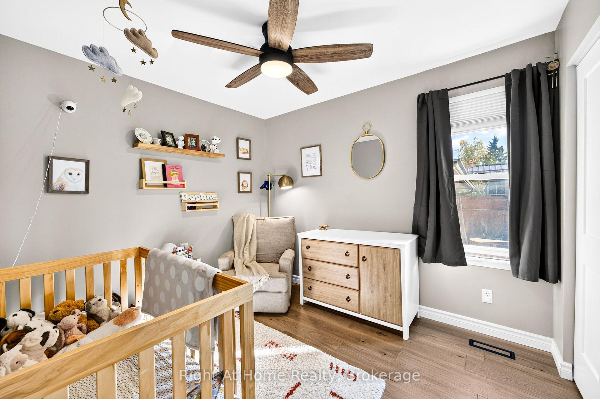 Photo 12 of 23 Laurendale Avenue, Hamilton, Waterdown — HOMEH