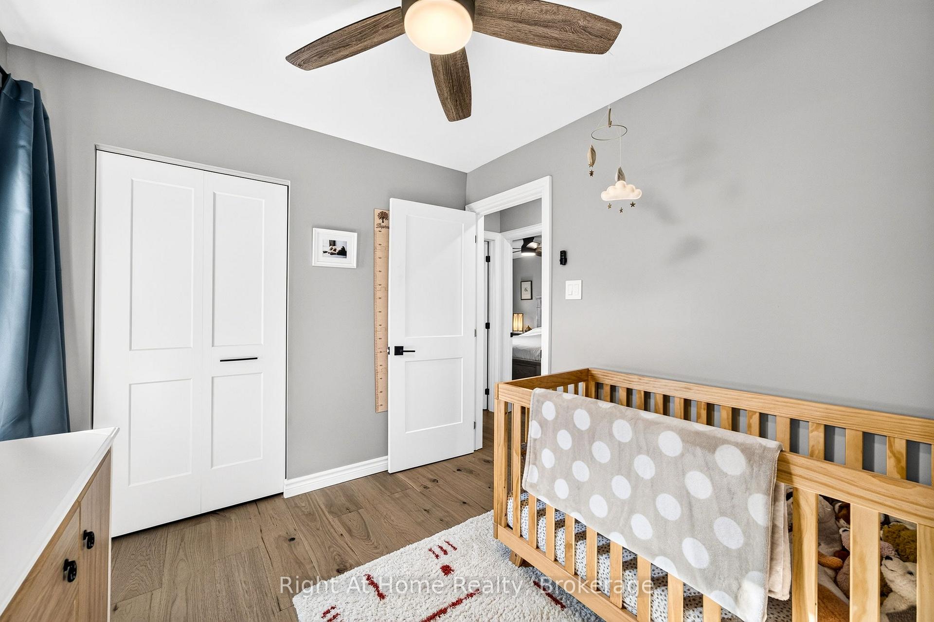 Photo 13 of 23 Laurendale Avenue, Hamilton, Waterdown — HOMEH