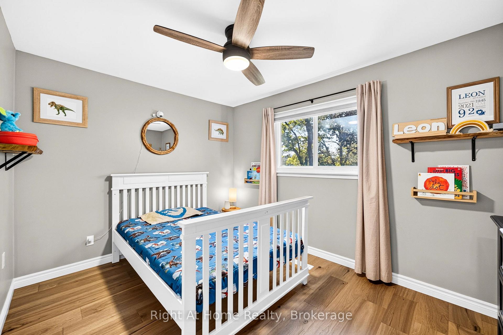 Photo 14 of 23 Laurendale Avenue, Hamilton, Waterdown — HOMEH