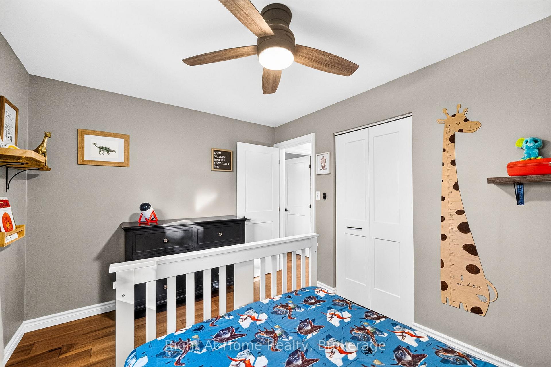 Photo 15 of 23 Laurendale Avenue, Hamilton, Waterdown — HOMEH