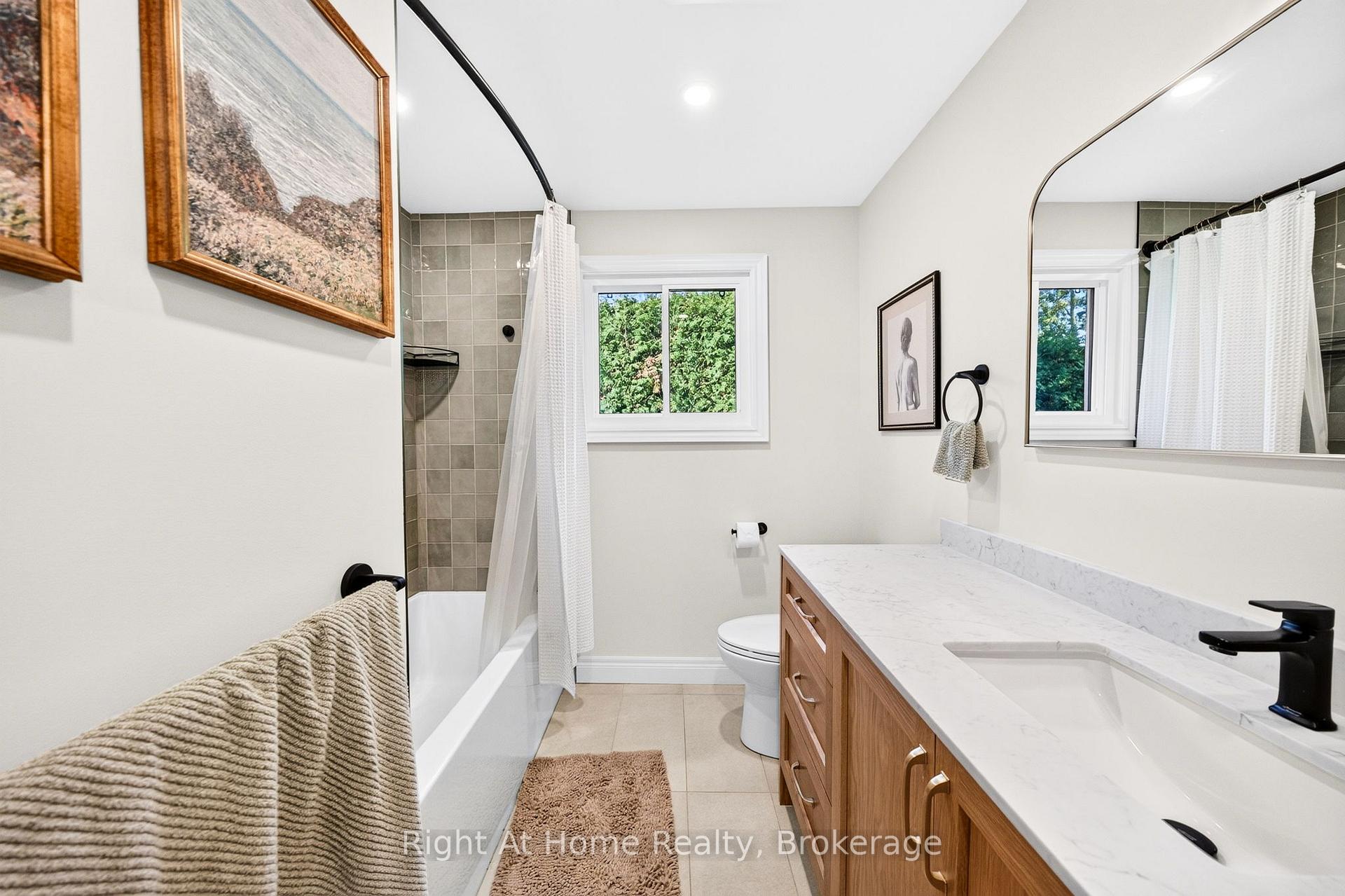 Photo 16 of 23 Laurendale Avenue, Hamilton, Waterdown — HOMEH